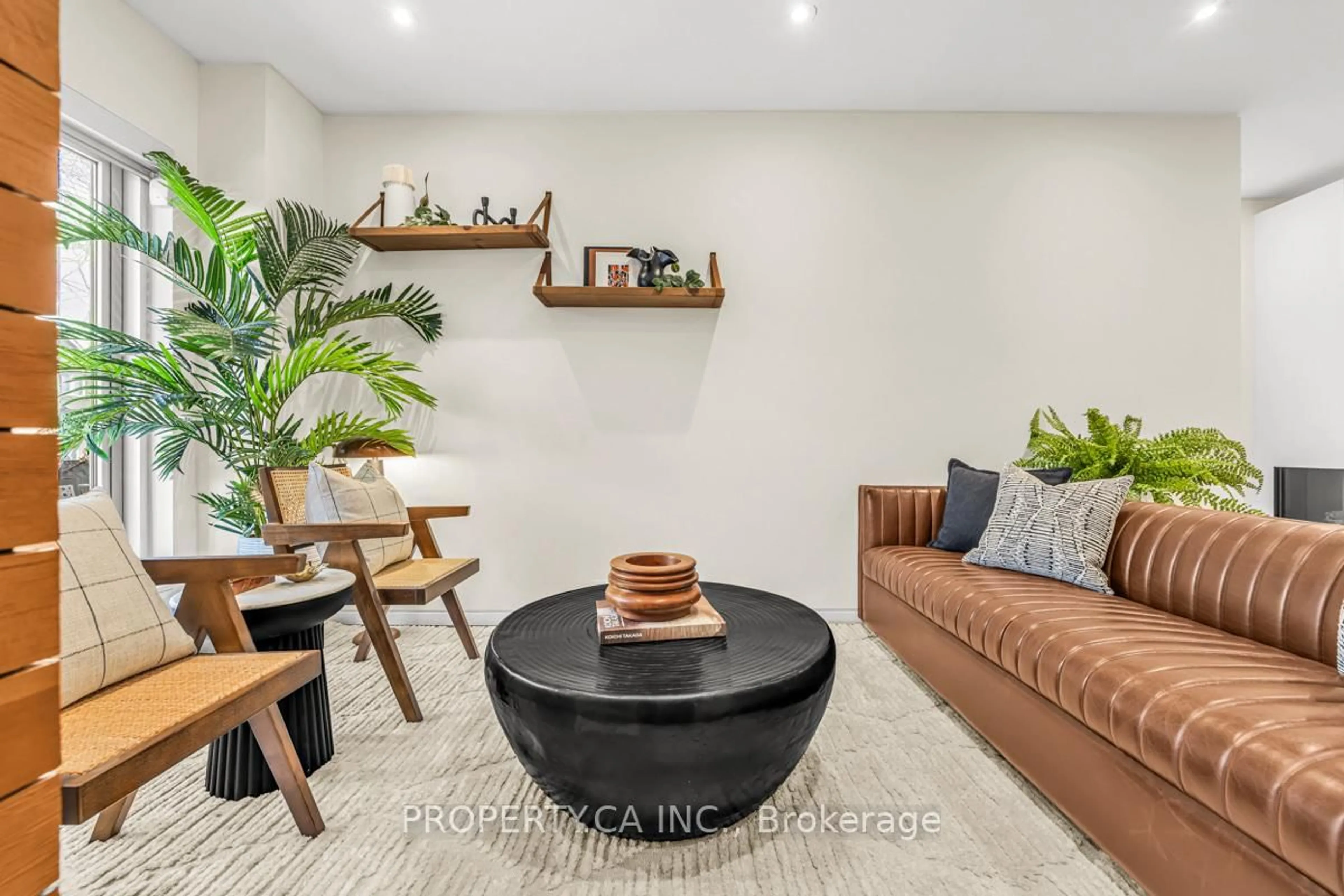 Living room with furniture, unknown for 270 Euclid Ave, Toronto Ontario M6J 2K2