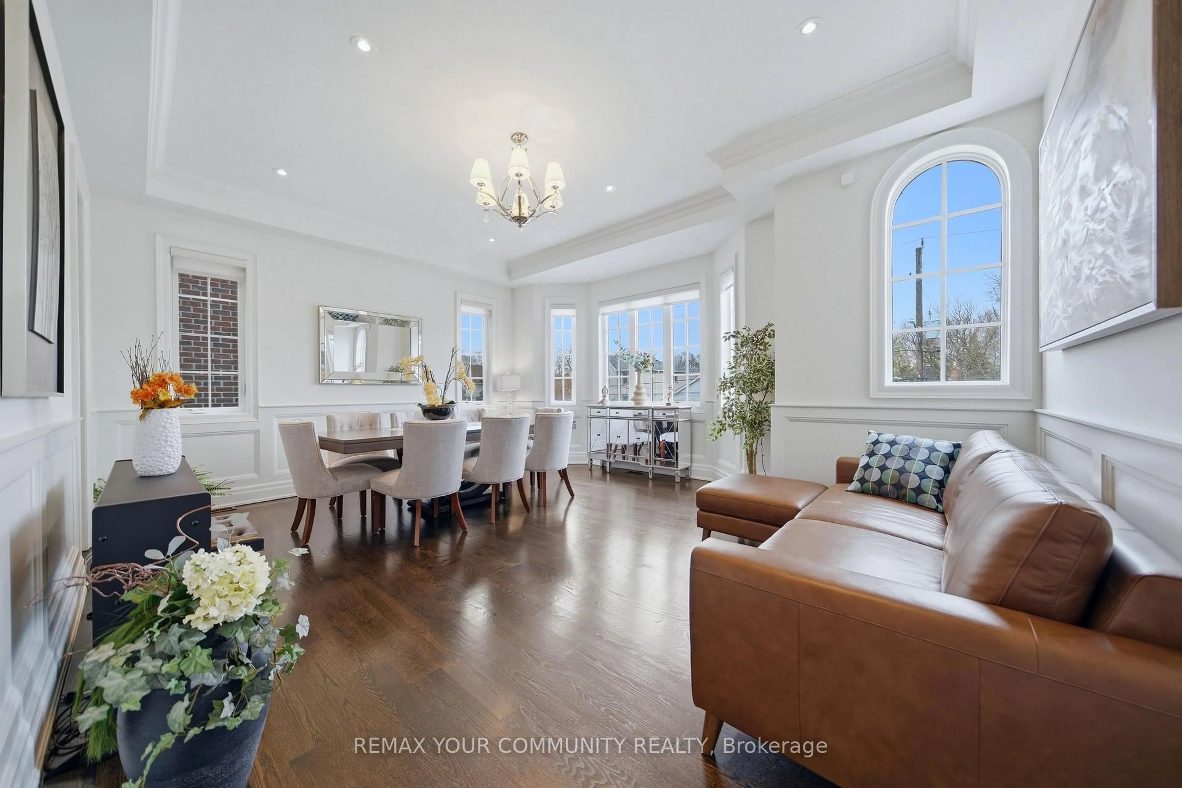 Unknown for 116 Frontenac Ave, Toronto Ontario M5N 1Z8