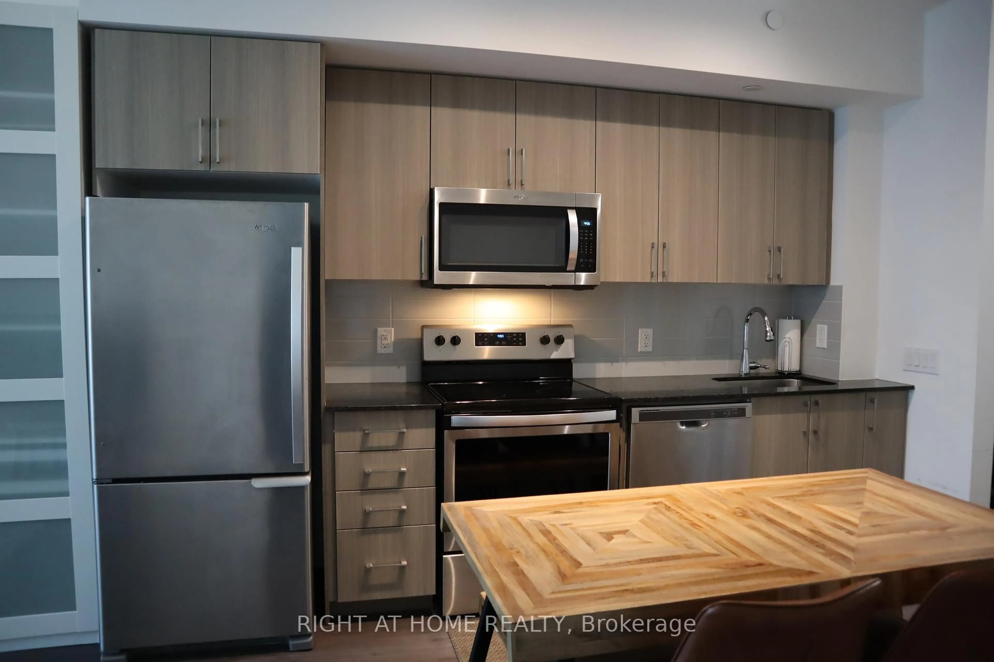 Standard kitchen, wood/laminate floor for 591 Sheppard Ave #633, Toronto Ontario M2K 0G2