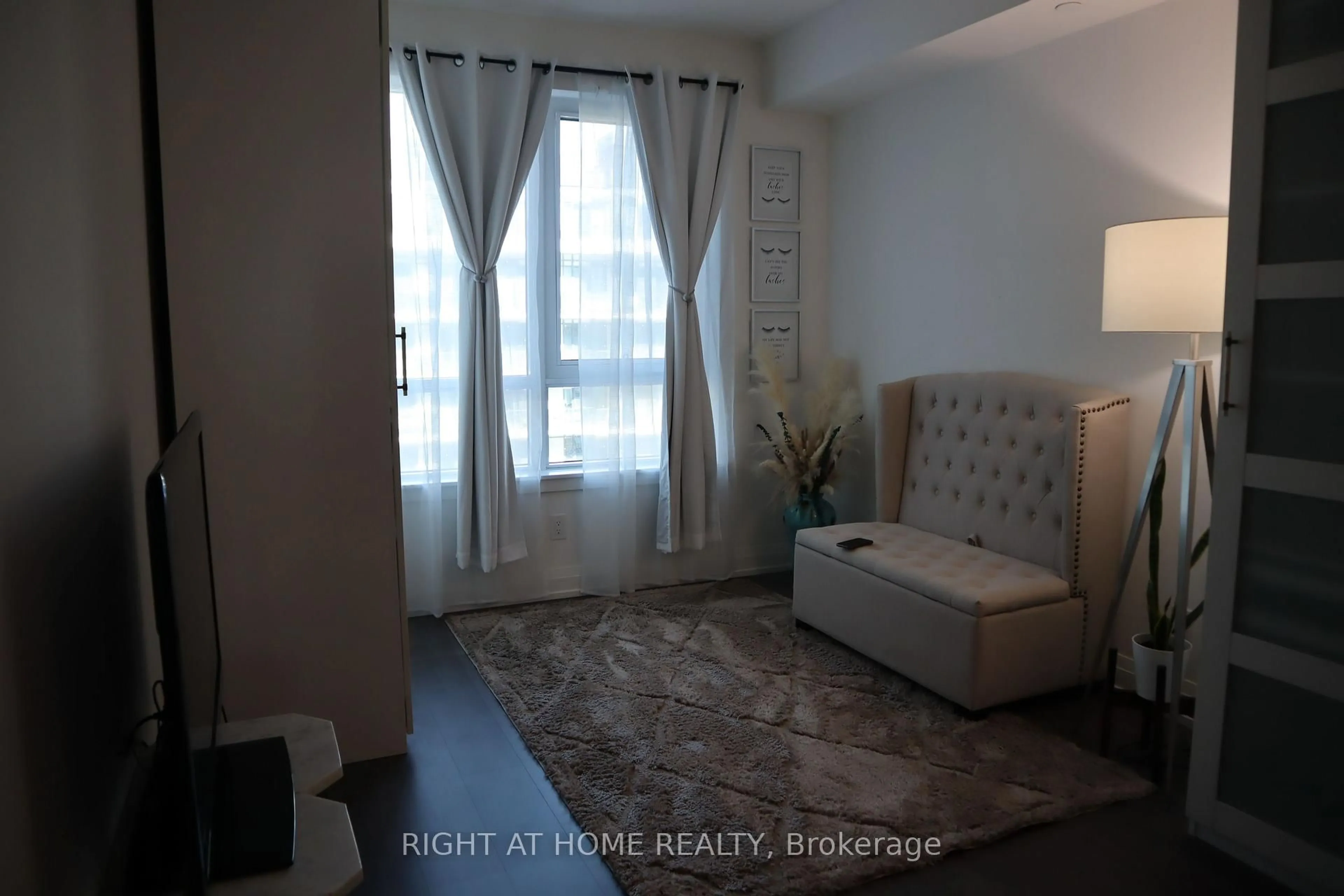 A pic of a room for 591 Sheppard Ave #633, Toronto Ontario M2K 0G2