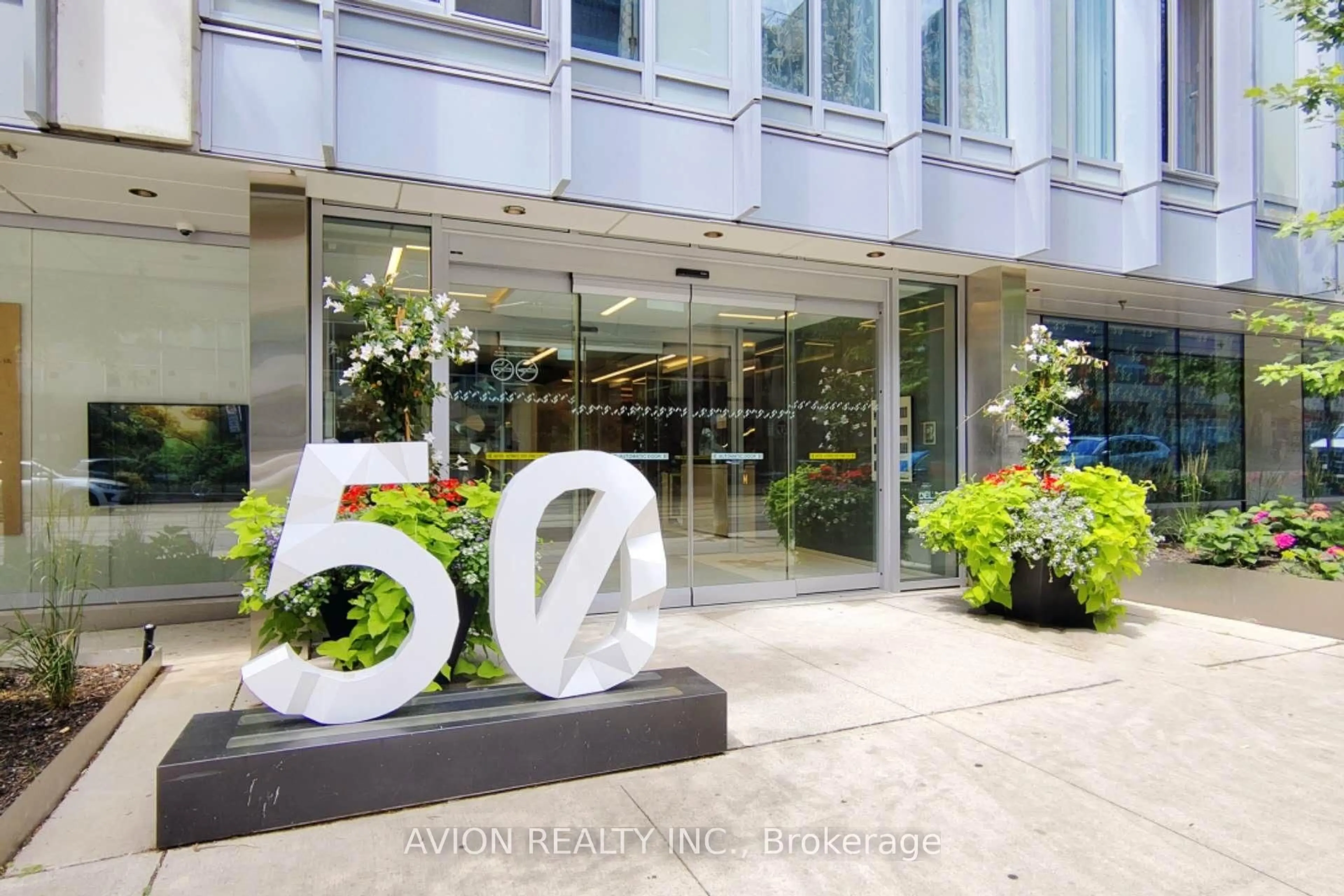 Indoor foyer for 50 Mccaul St #716, Toronto Ontario M5T 1V9