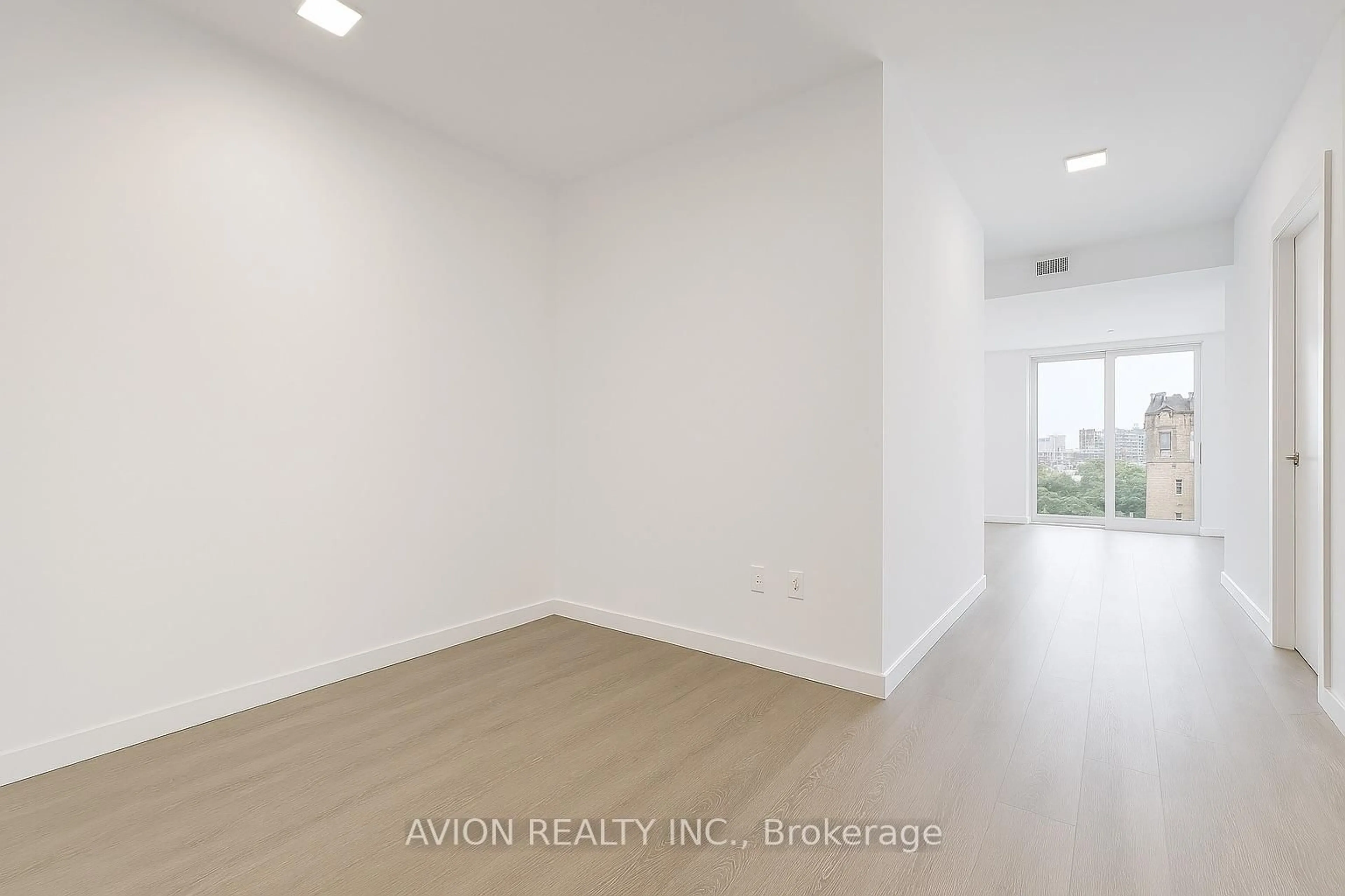 A pic of a room for 50 Mccaul St #716, Toronto Ontario M5T 1V9