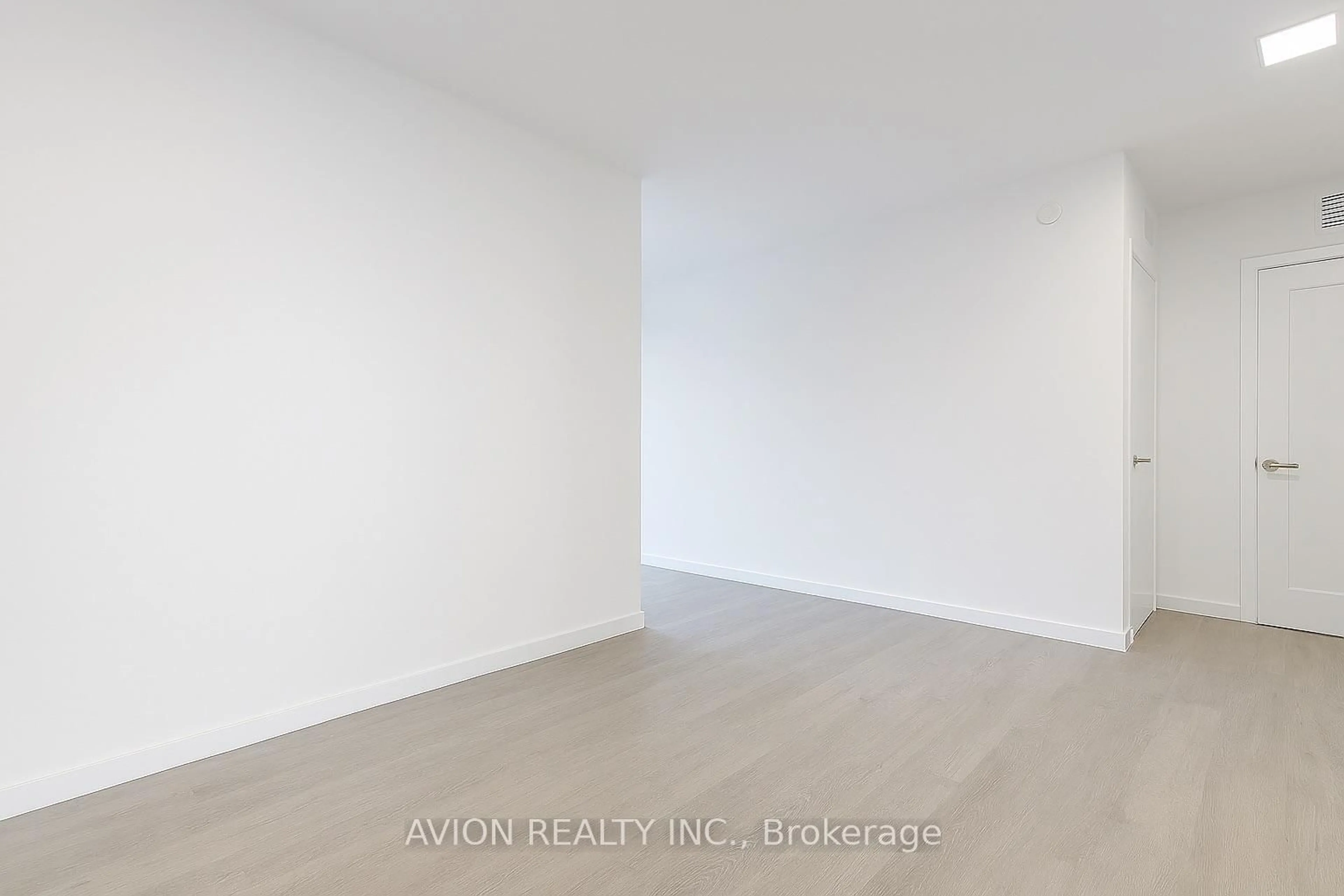 A pic of a room for 50 Mccaul St #716, Toronto Ontario M5T 1V9