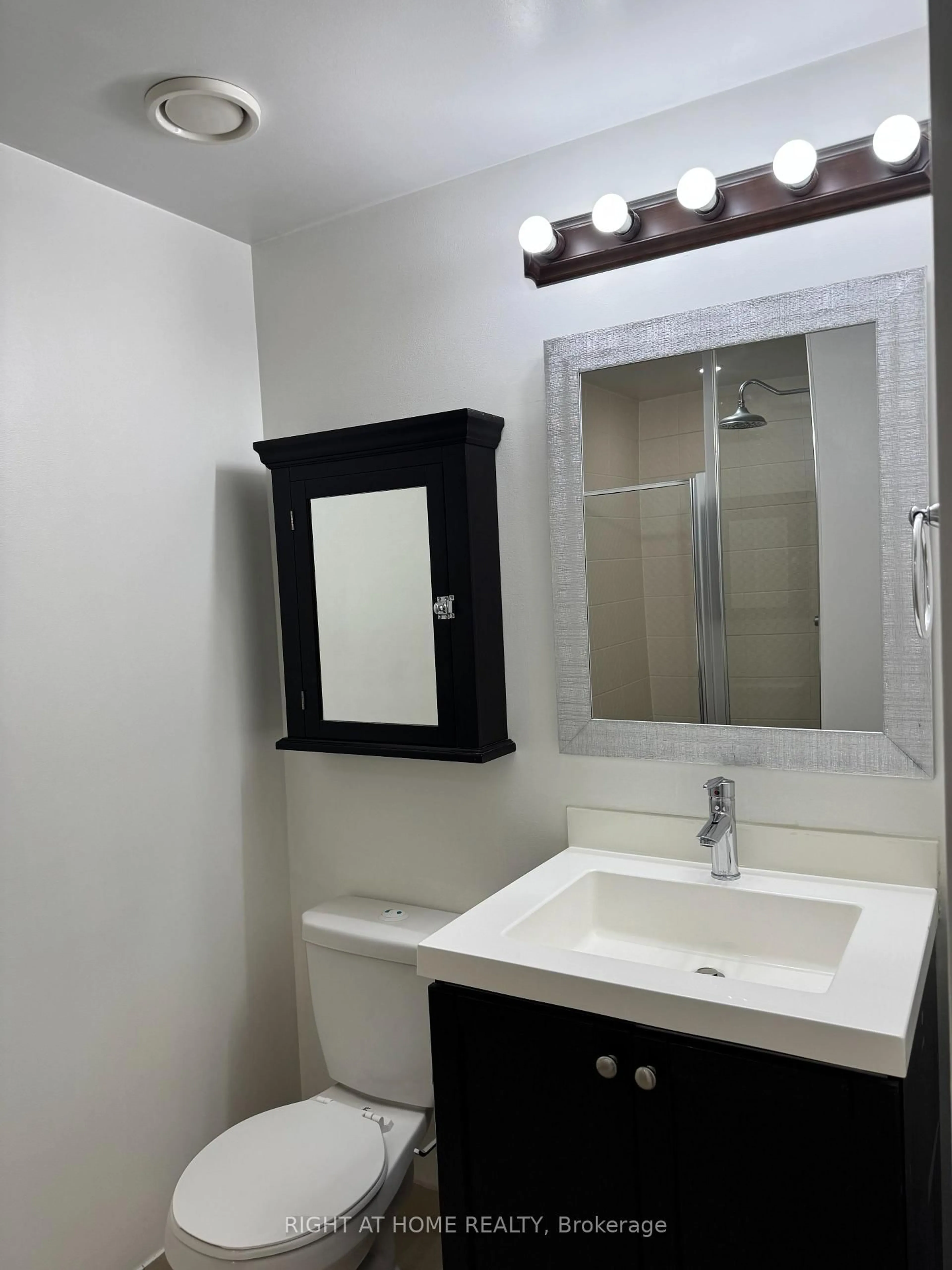 Standard bathroom, unknown for 560 Front Street West St #708, Toronto Ontario M5V 1C1