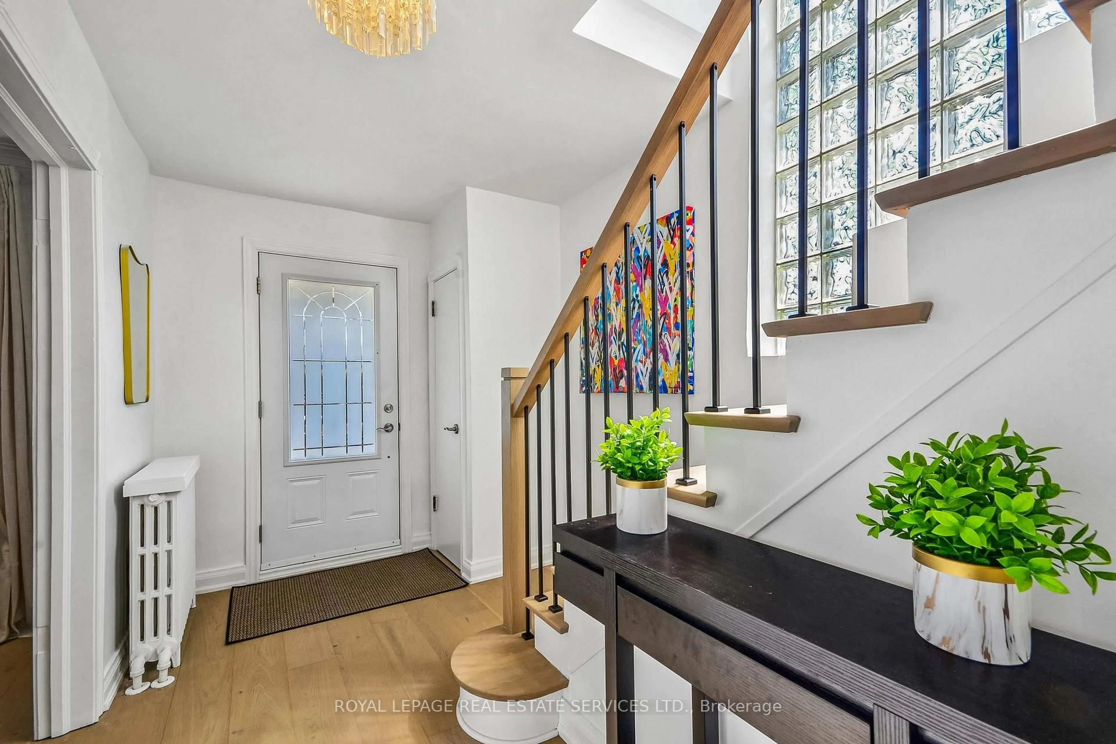 Indoor entryway for 352 Winnett Ave, Toronto Ontario M6C 3M1