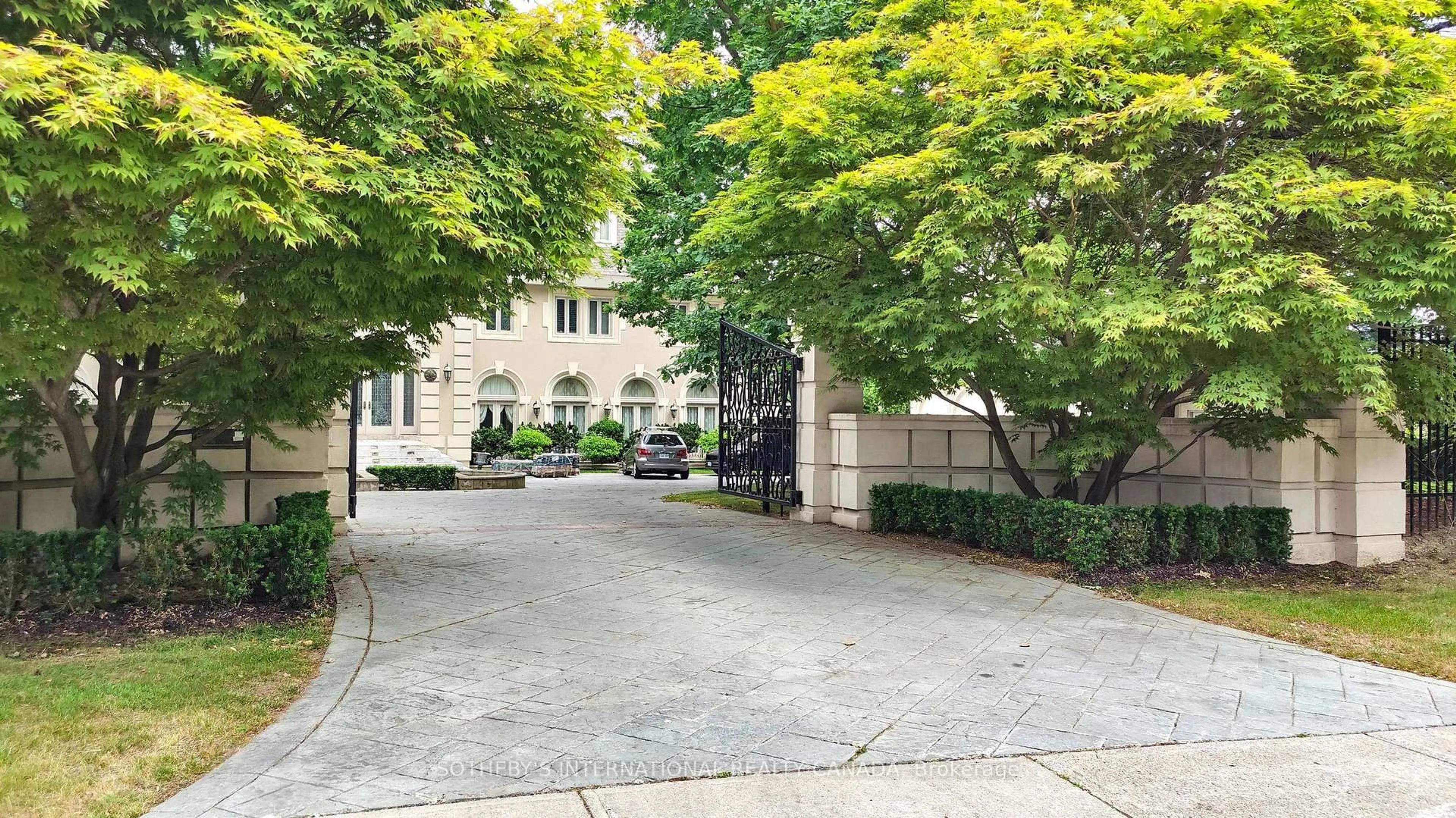 Patio, street for 52 Post Rd, Toronto Ontario M3B 1H8