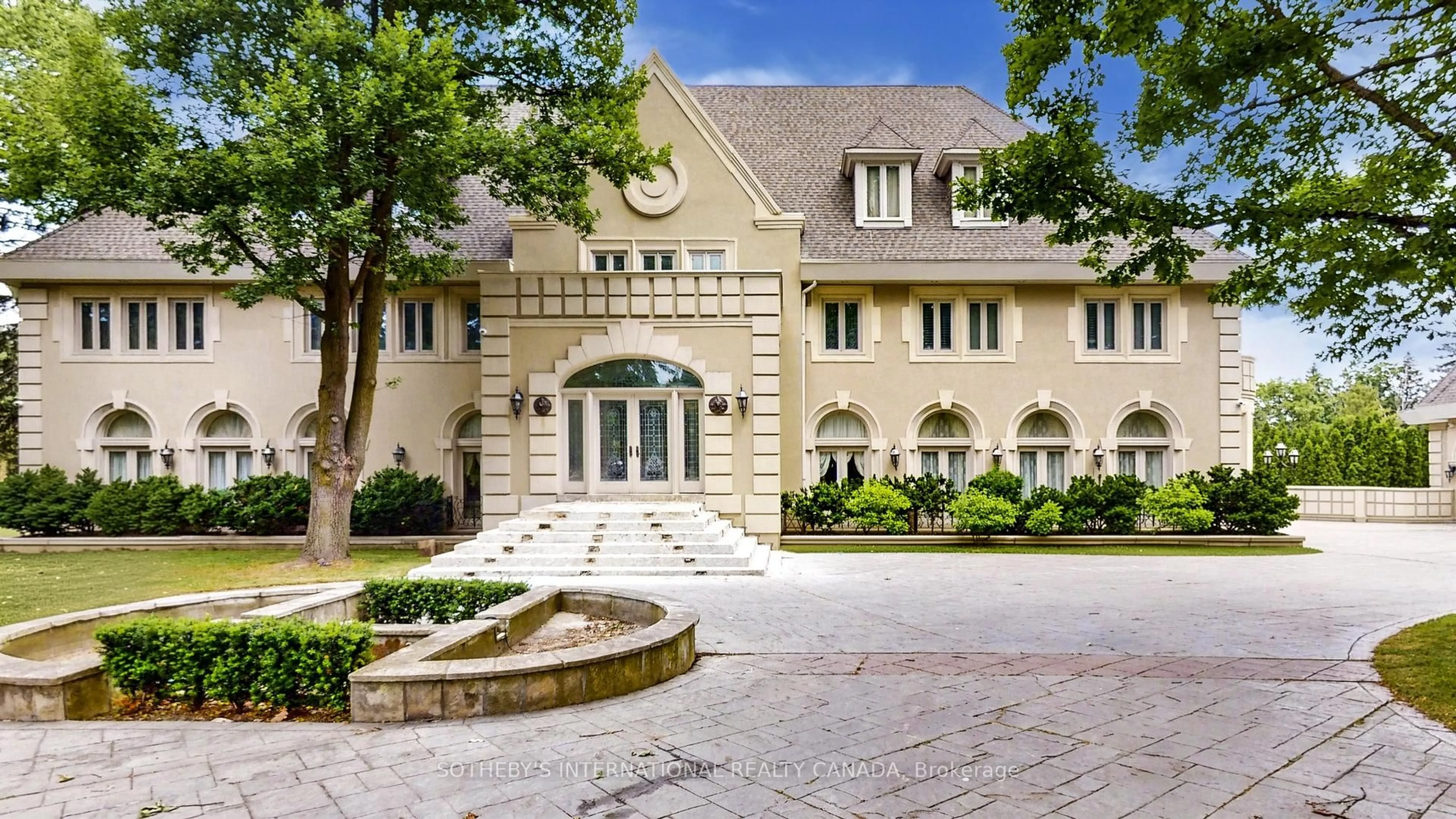 Indoor foyer for 52 Post Rd, Toronto Ontario M3B 1H8