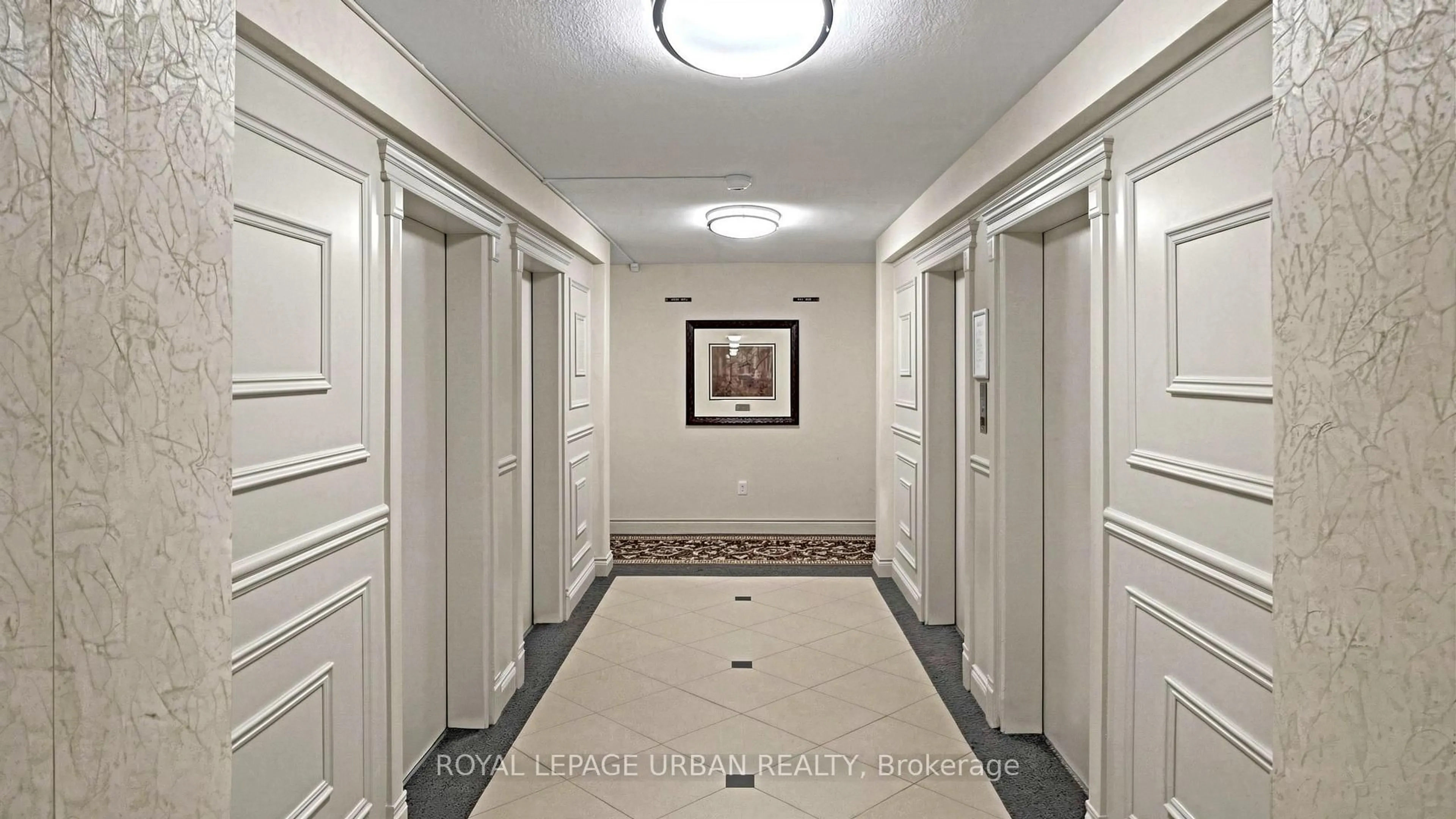 Indoor foyer for 60 Pavane Linkway #602, Toronto Ontario M3C 1A1