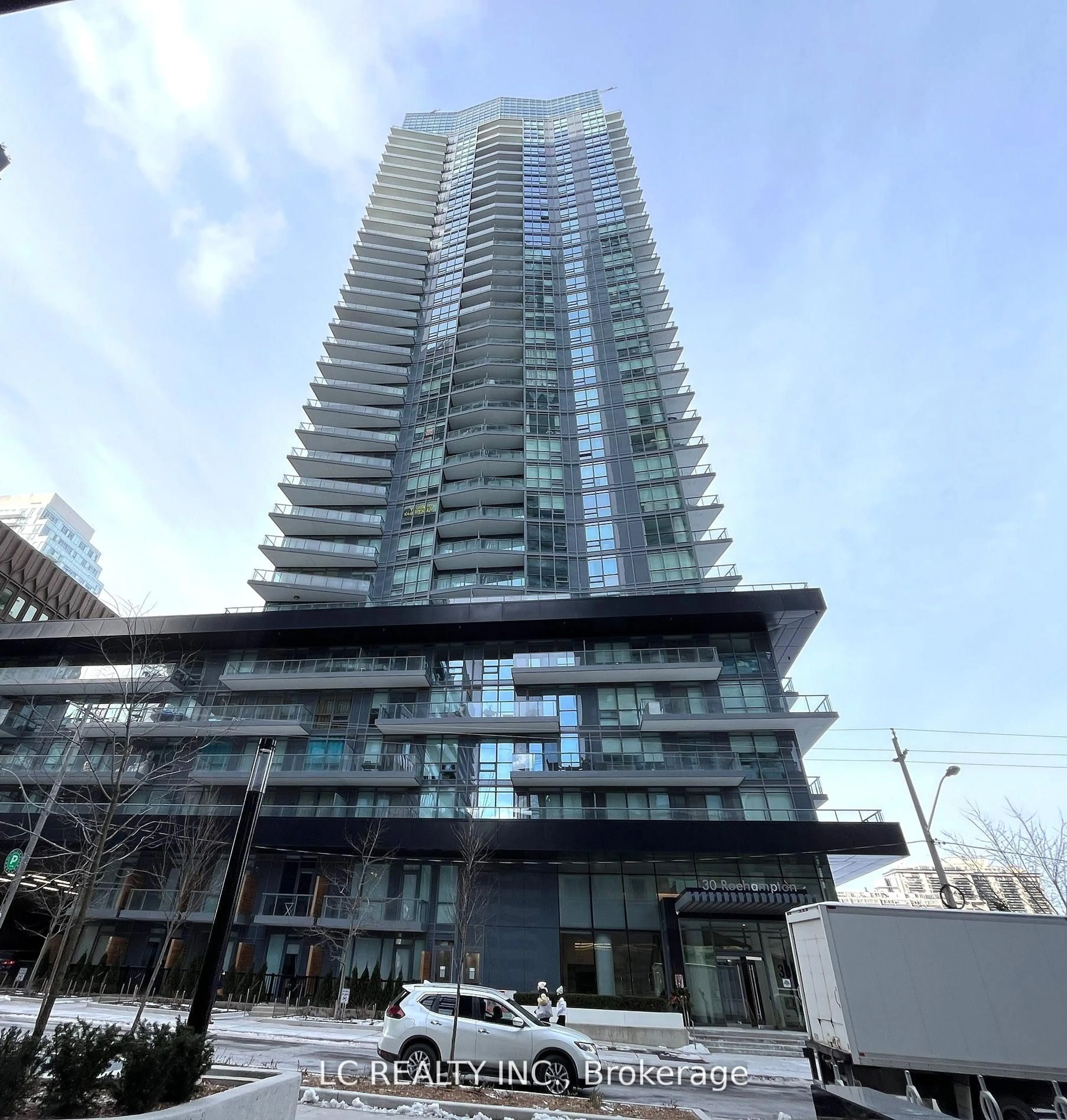 Indoor foyer for 30 Roehampton Ave #2410, Toronto Ontario M4P 0B9