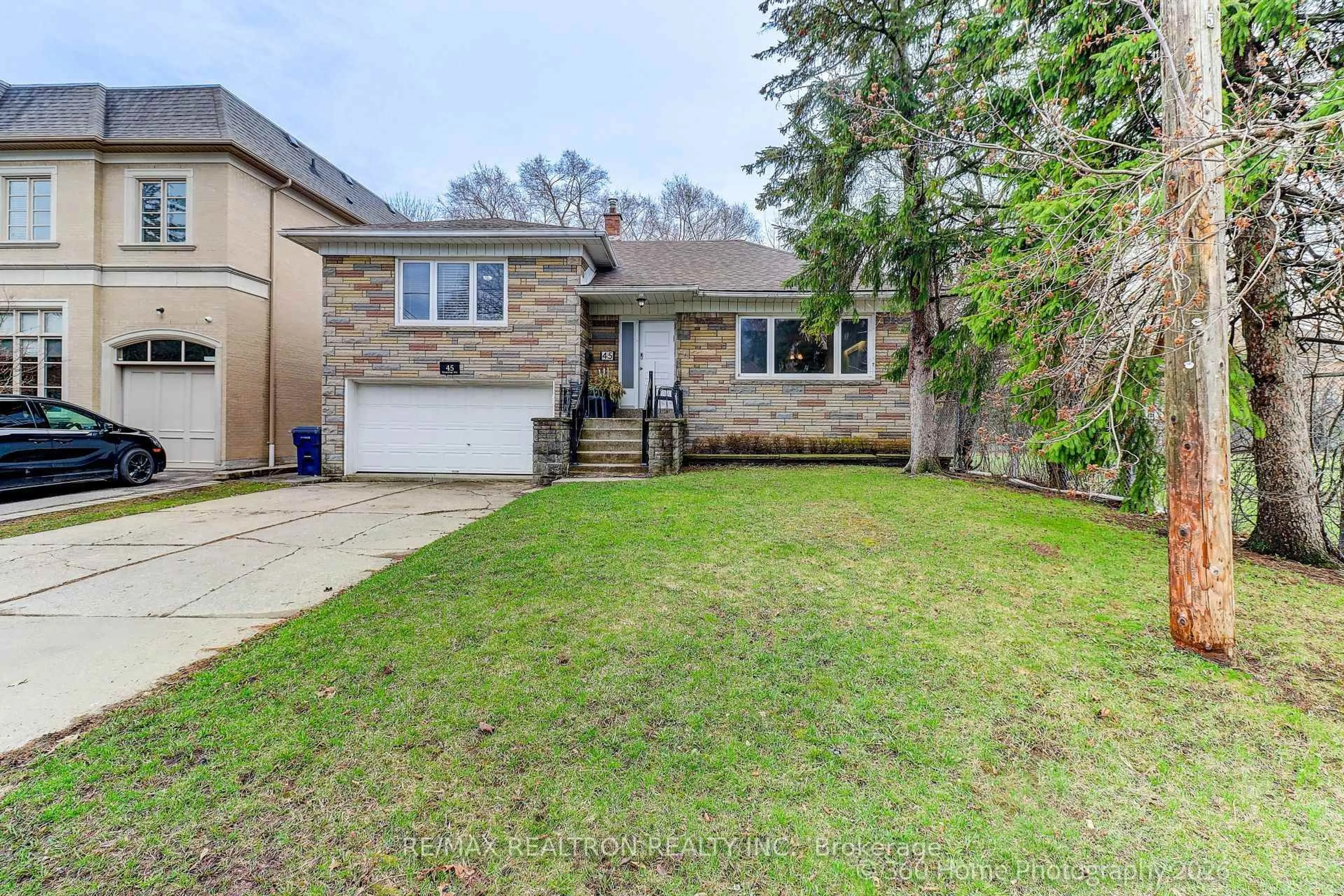 Home with vinyl exterior material, street for 45 Frontenac Dr, Toronto Ontario M5N 1Z6