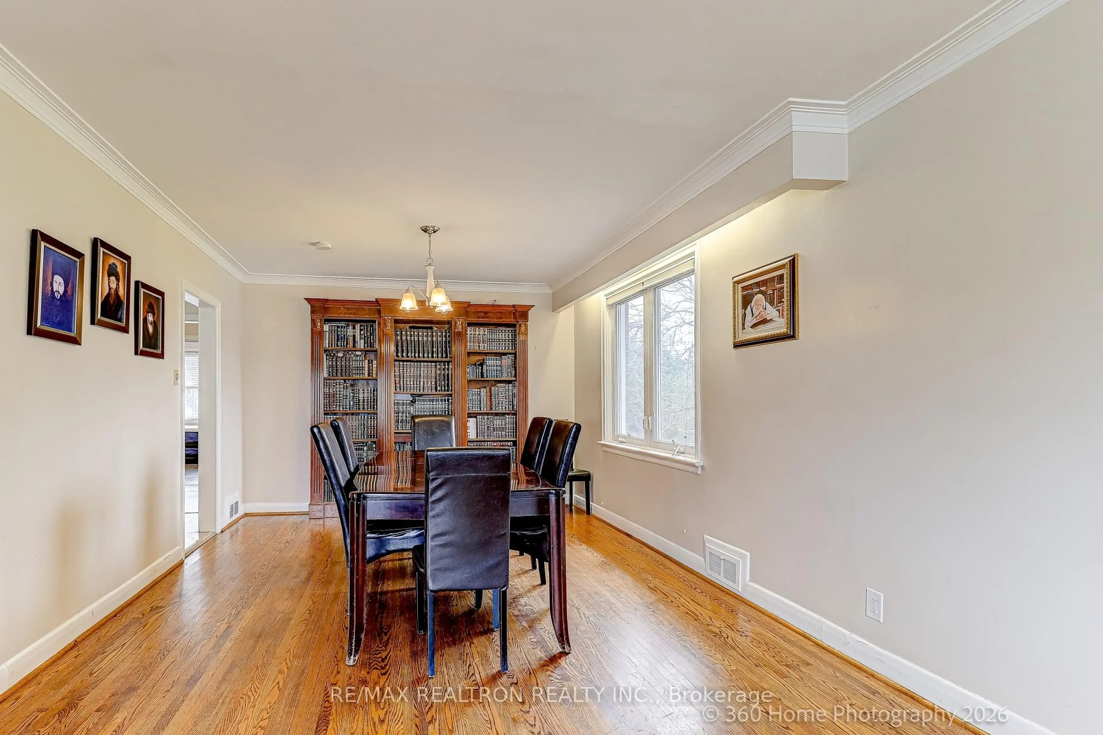Dining room, wood/laminate floor for 45 Frontenac Dr, Toronto Ontario M5N 1Z6