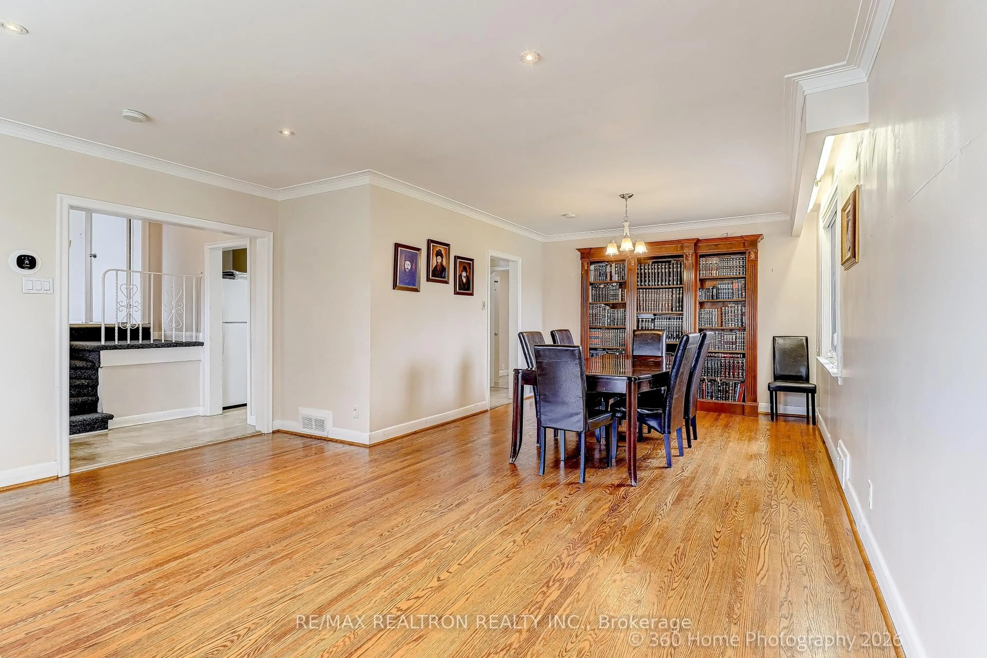 Dining room, wood/laminate floor for 45 Frontenac Dr, Toronto Ontario M5N 1Z6