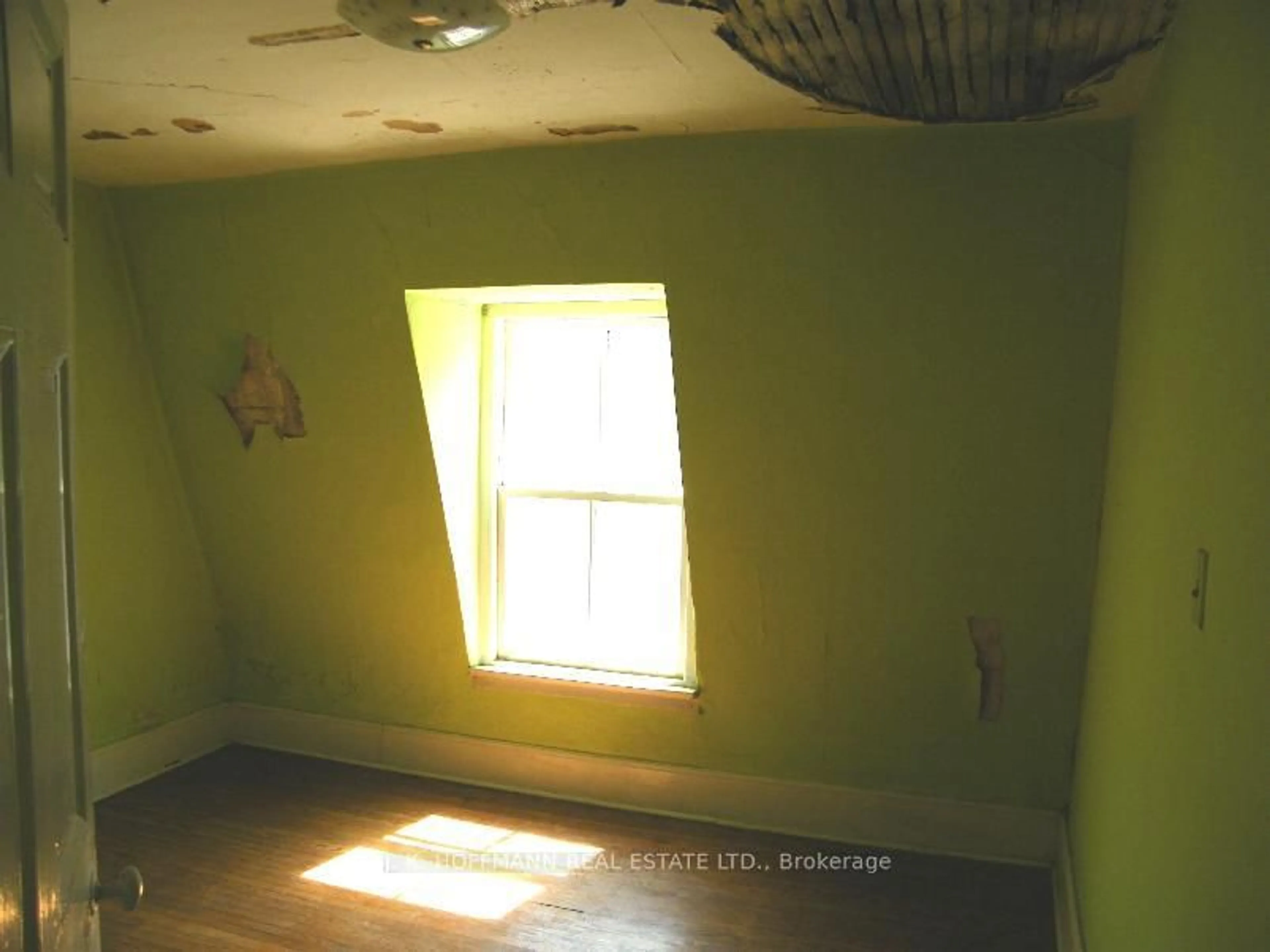 A pic of a room for 12 Whitaker Ave, Toronto Ontario M6J 1A1