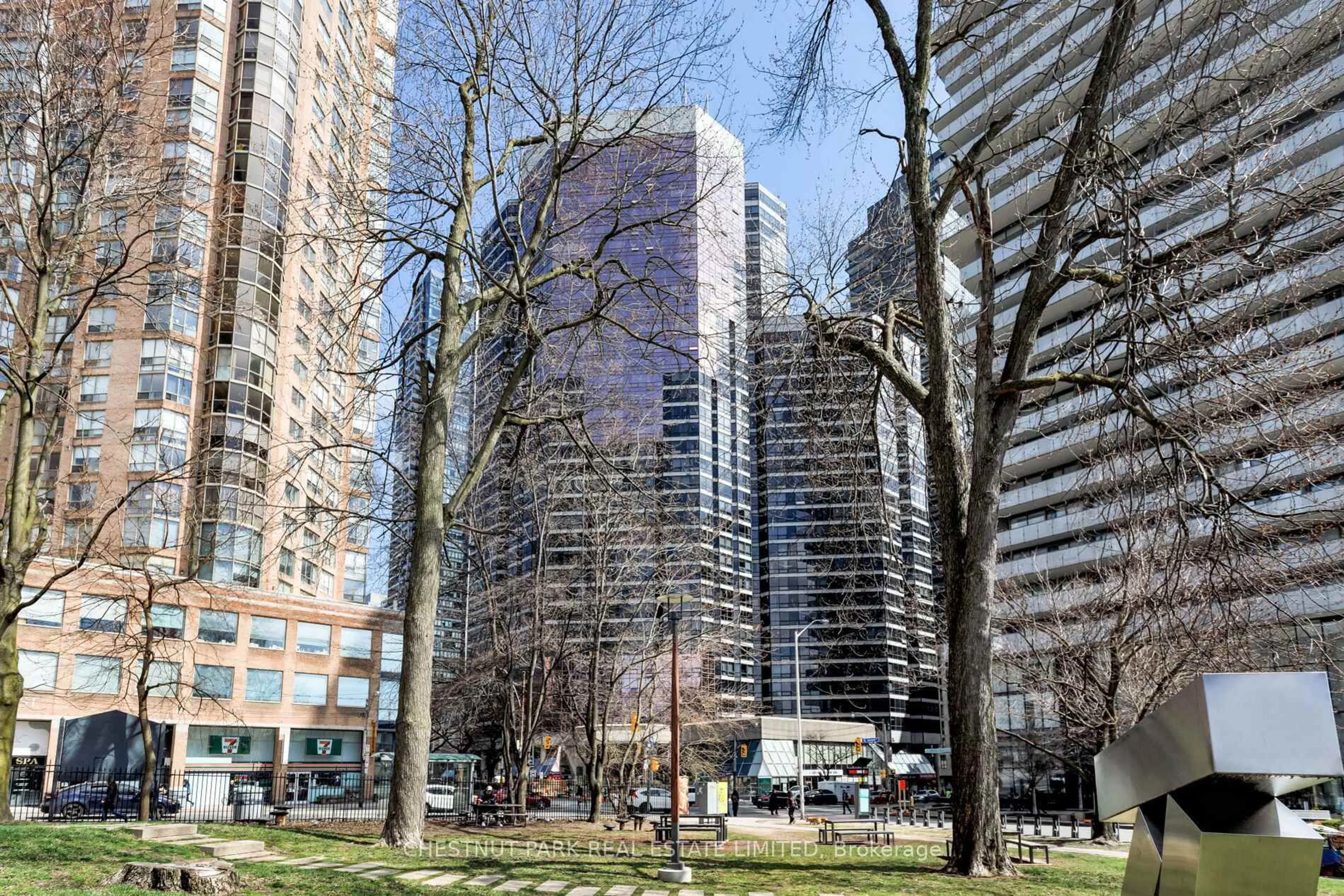 Patio, street for 1001 Bay St #1408, Toronto Ontario M5S 3A6