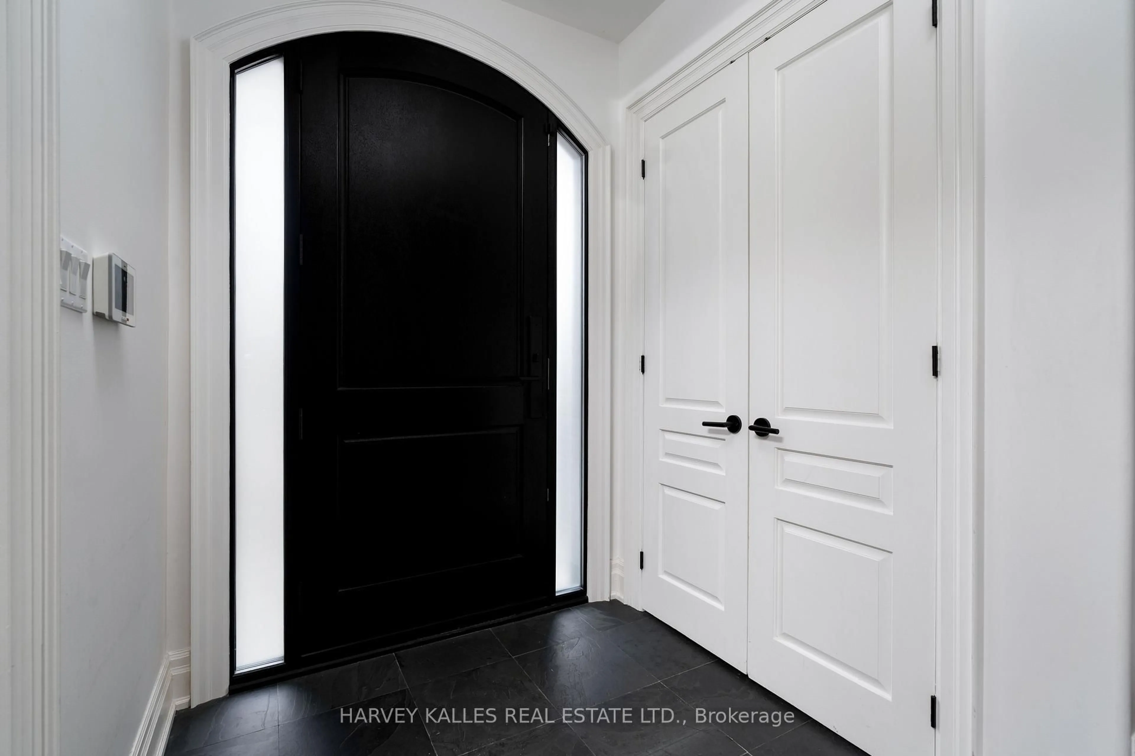 Indoor entryway for 57 Burncrest Dr, Toronto Ontario M5M 2Z4