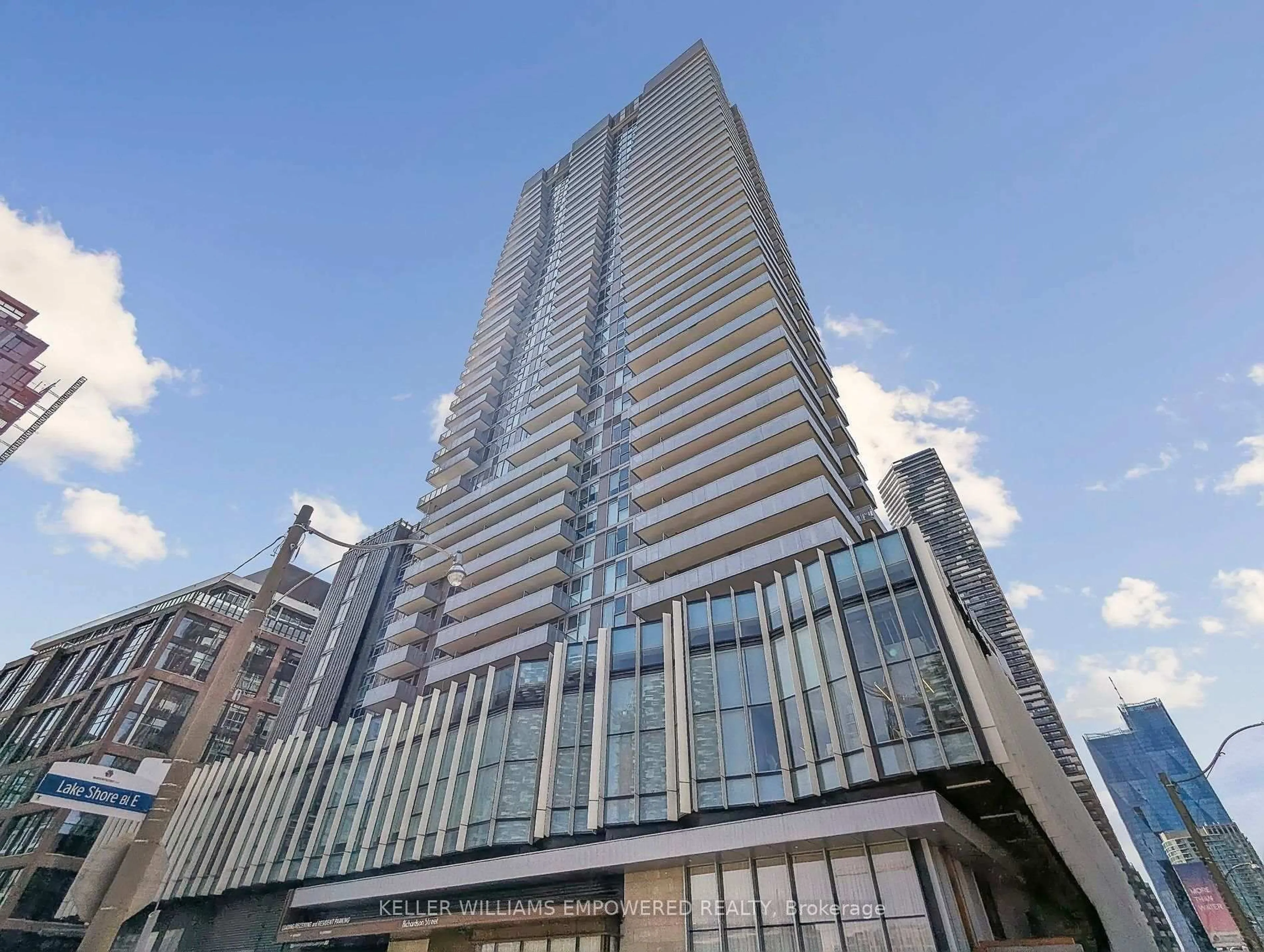 Indoor foyer for 20 Richardson St #1706, Toronto Ontario M5A 0S6