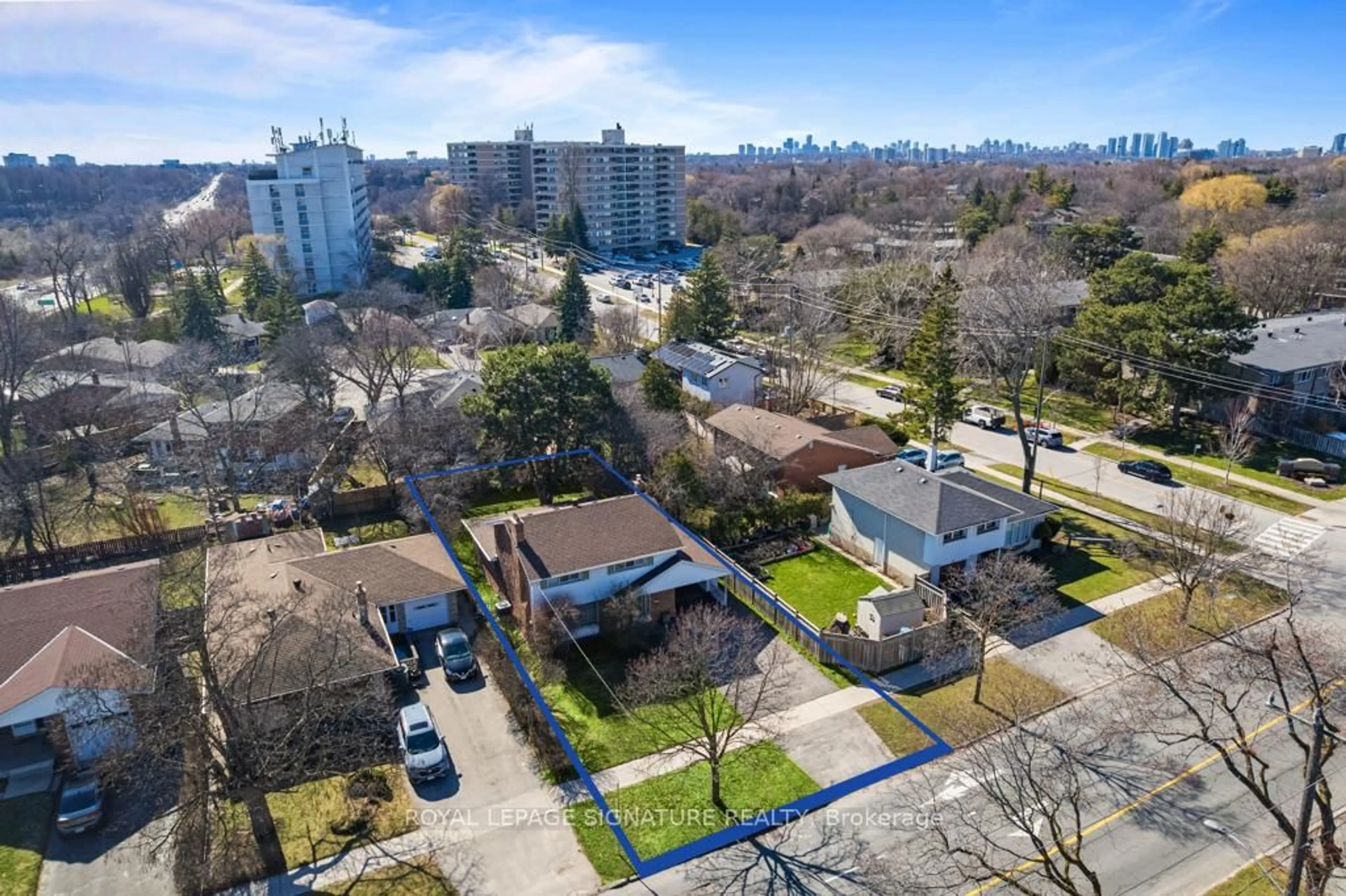 A pic from outside/outdoor area/front of a property/back of a property/a pic from drone, city buildings view from balcony for 8 Underhill Dr, Toronto Ontario M3A 2J2