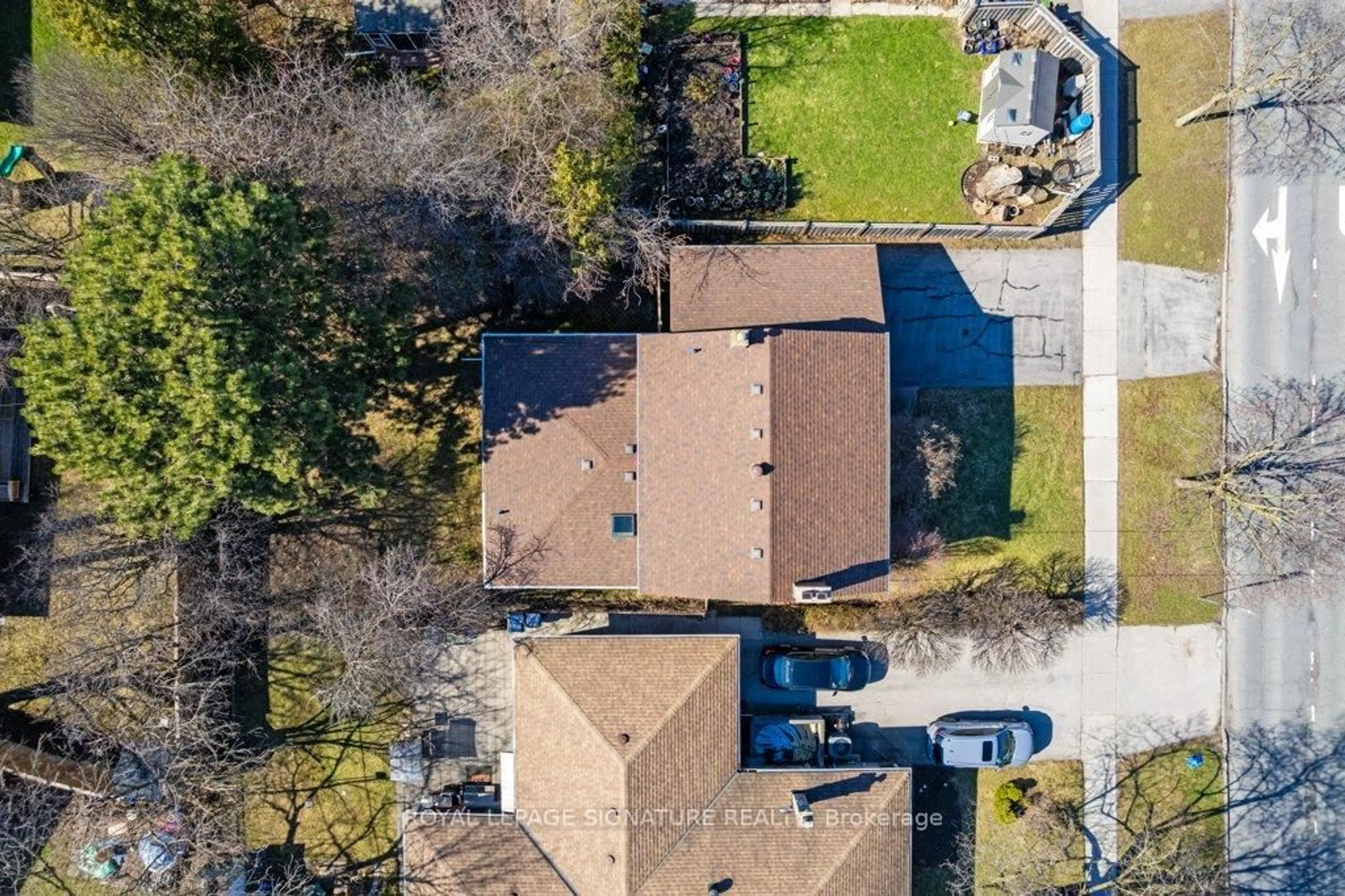 A pic from outside/outdoor area/front of a property/back of a property/a pic from drone, street for 8 Underhill Dr, Toronto Ontario M3A 2J2