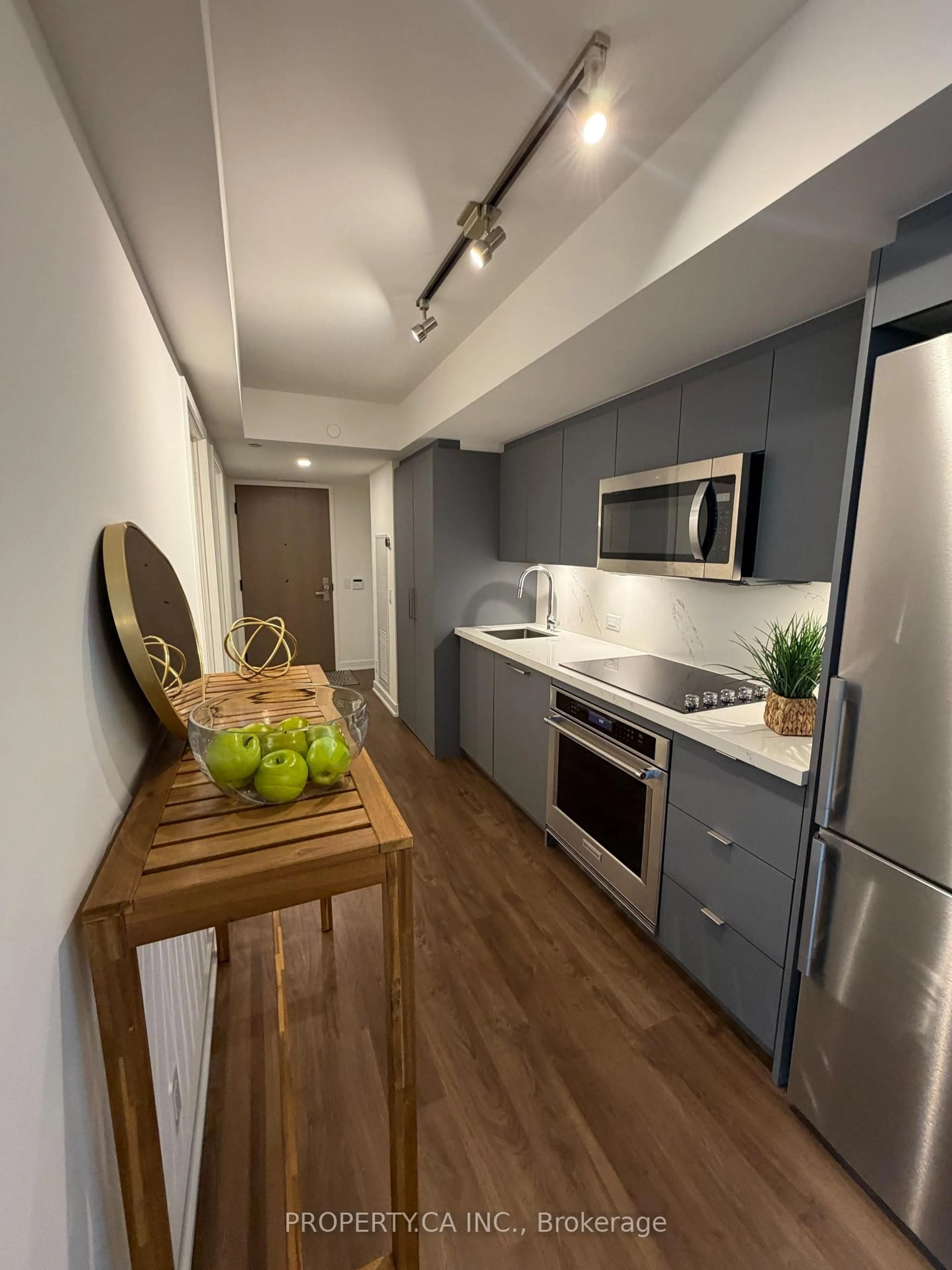 Unknown for 30 Tretti Way #525, Toronto Ontario M3H 0E3