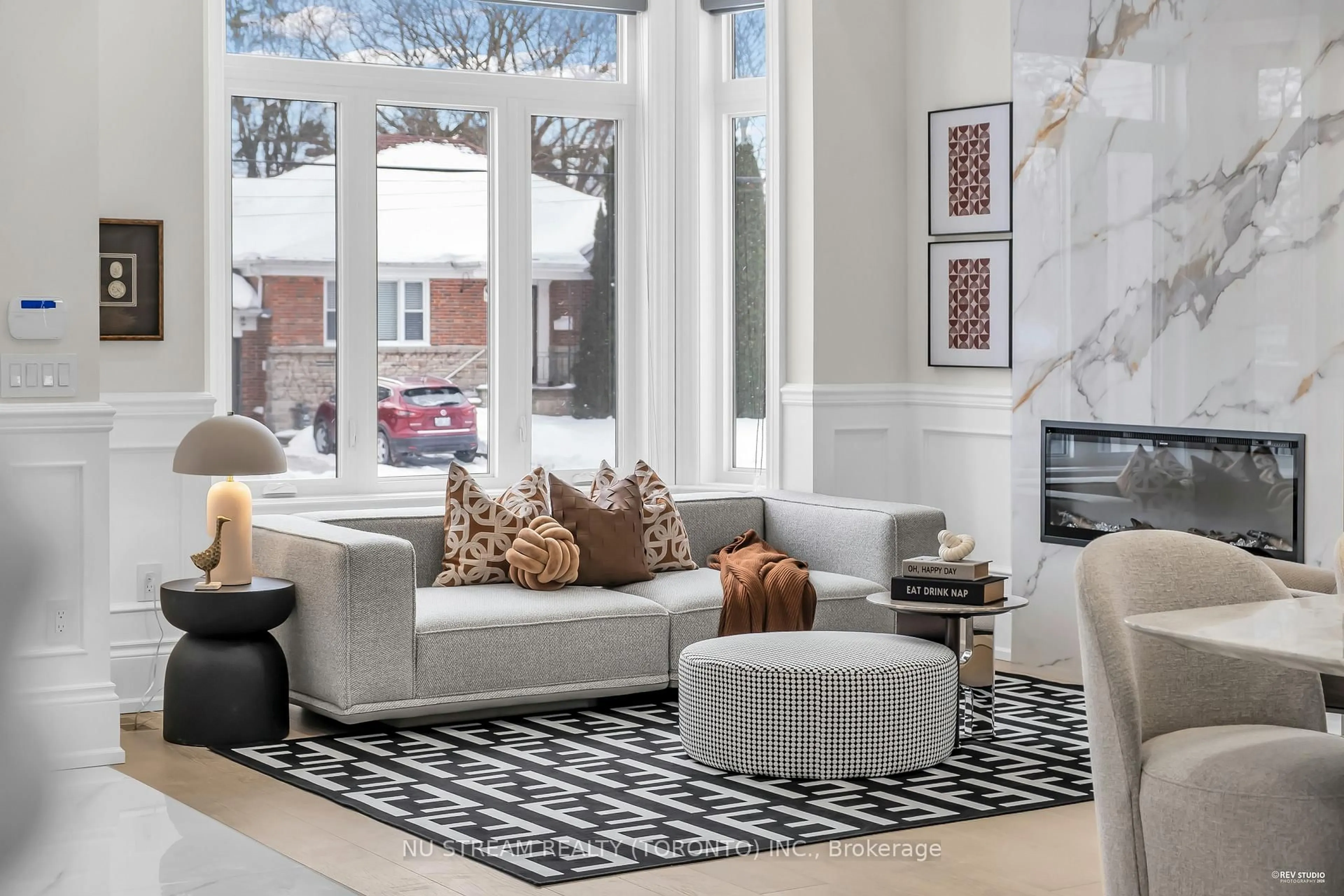 Living room with furniture, carpet floor for 108 Abitibi Ave, Toronto Ontario M2M 2V6