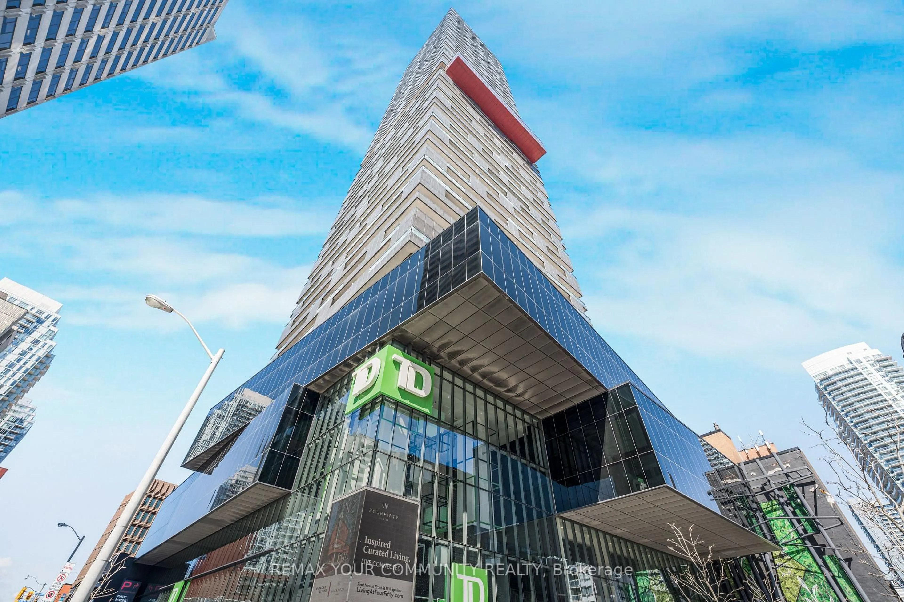 Indoor foyer for 8 Eglinton Ave #1108, Toronto Ontario M4P 1A6