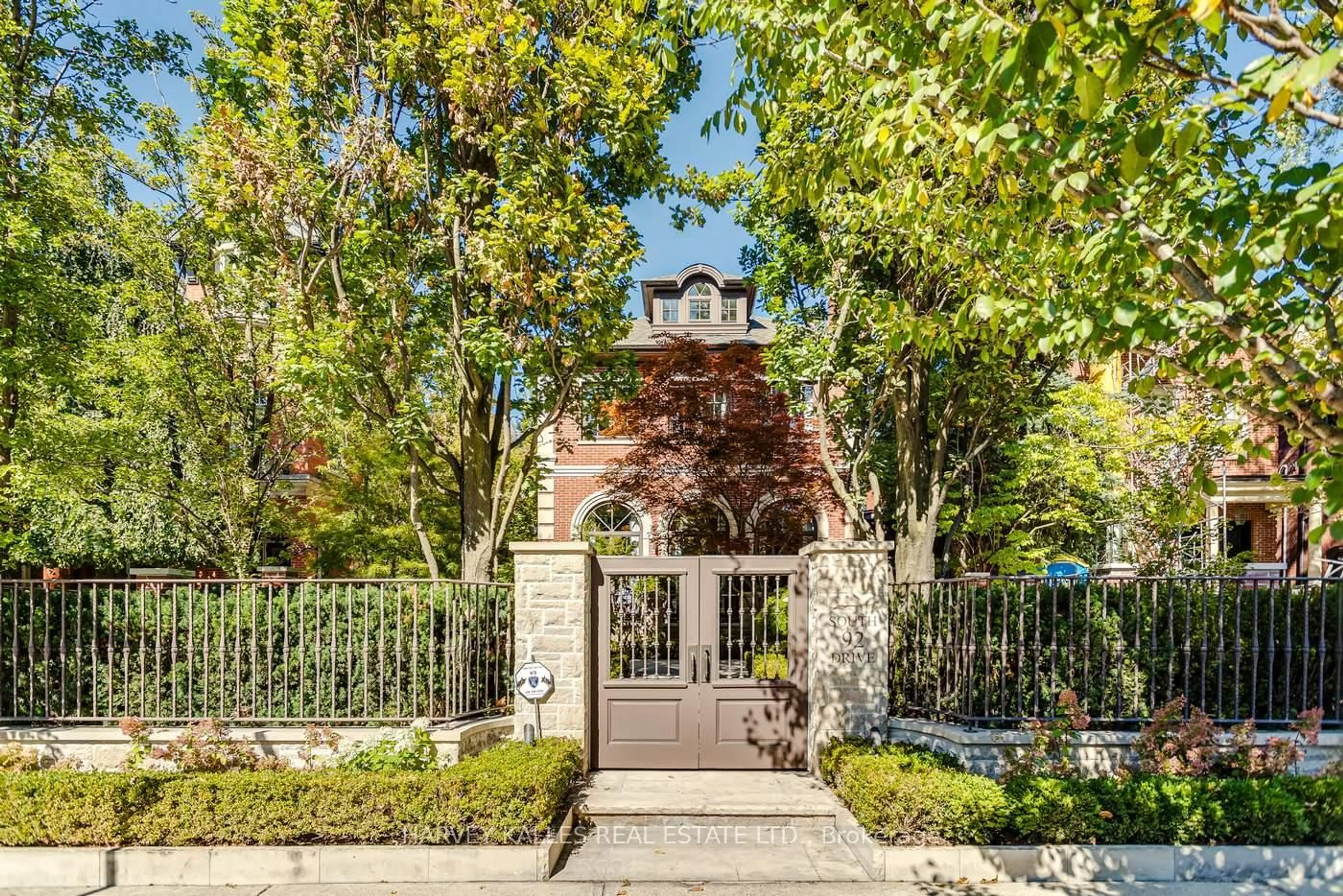 Unknown for 92 South Dr, Toronto Ontario M4W 1R6