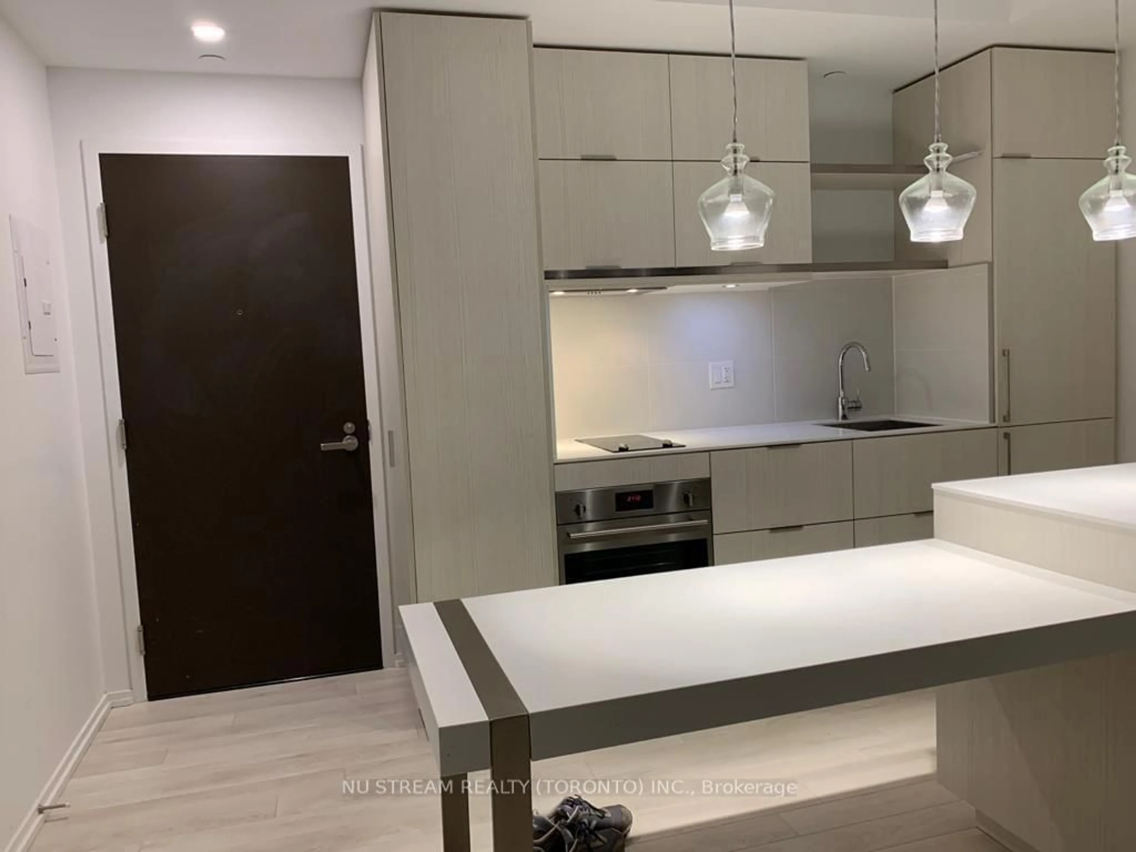 Unknown for 197 Yonge St #3213, Toronto Ontario M5B 0C1