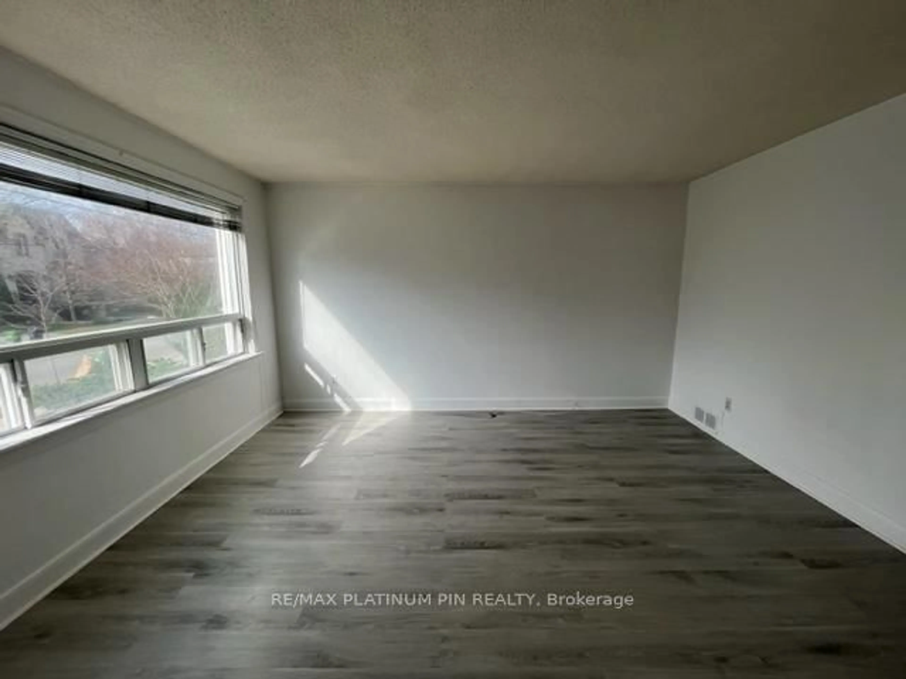 A pic of a room for 194 Florence Ave, Toronto Ontario M2N 1G4