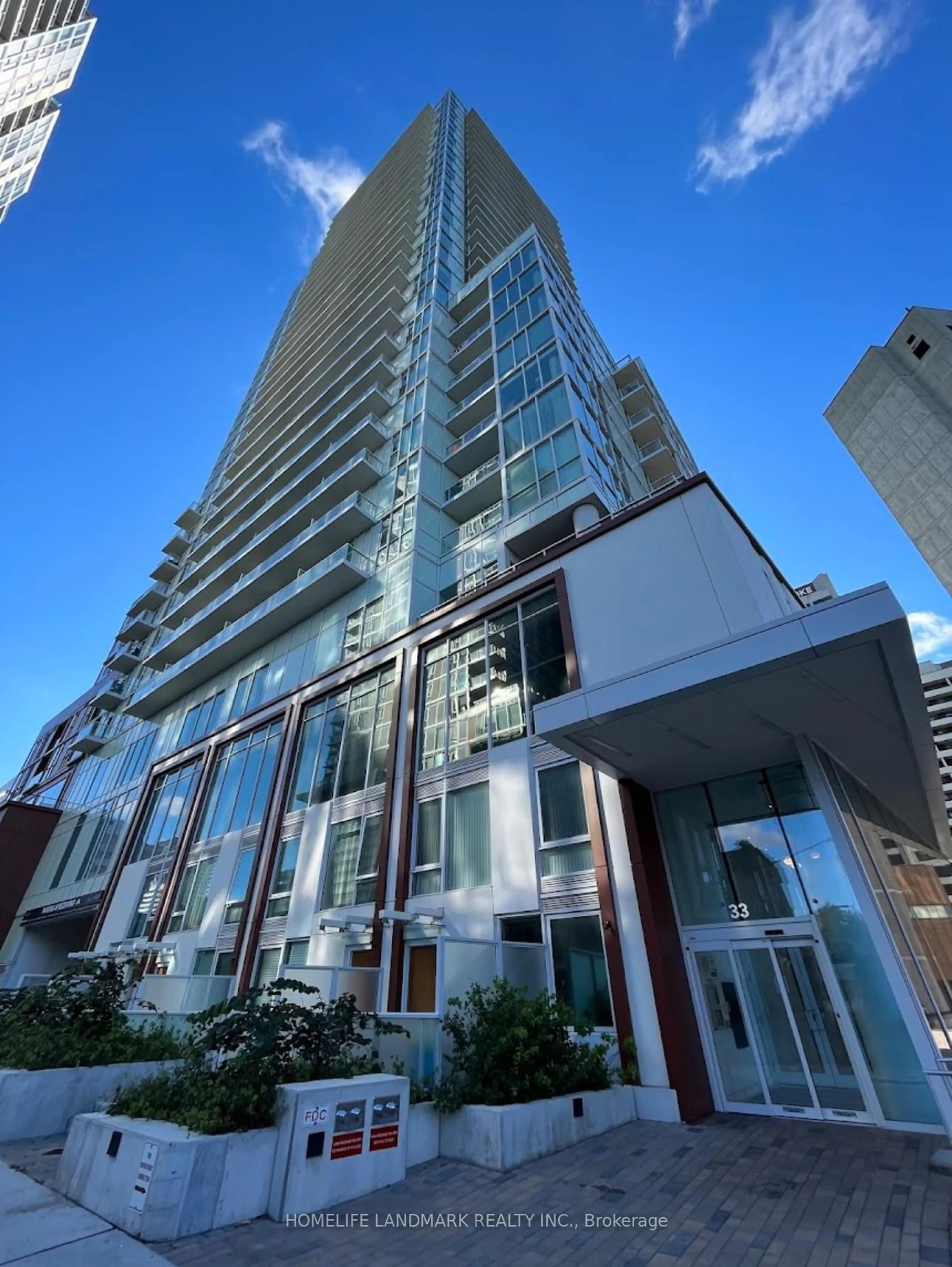 Indoor foyer for 33 Helendale Ave #601, Toronto Ontario M4R 0A4