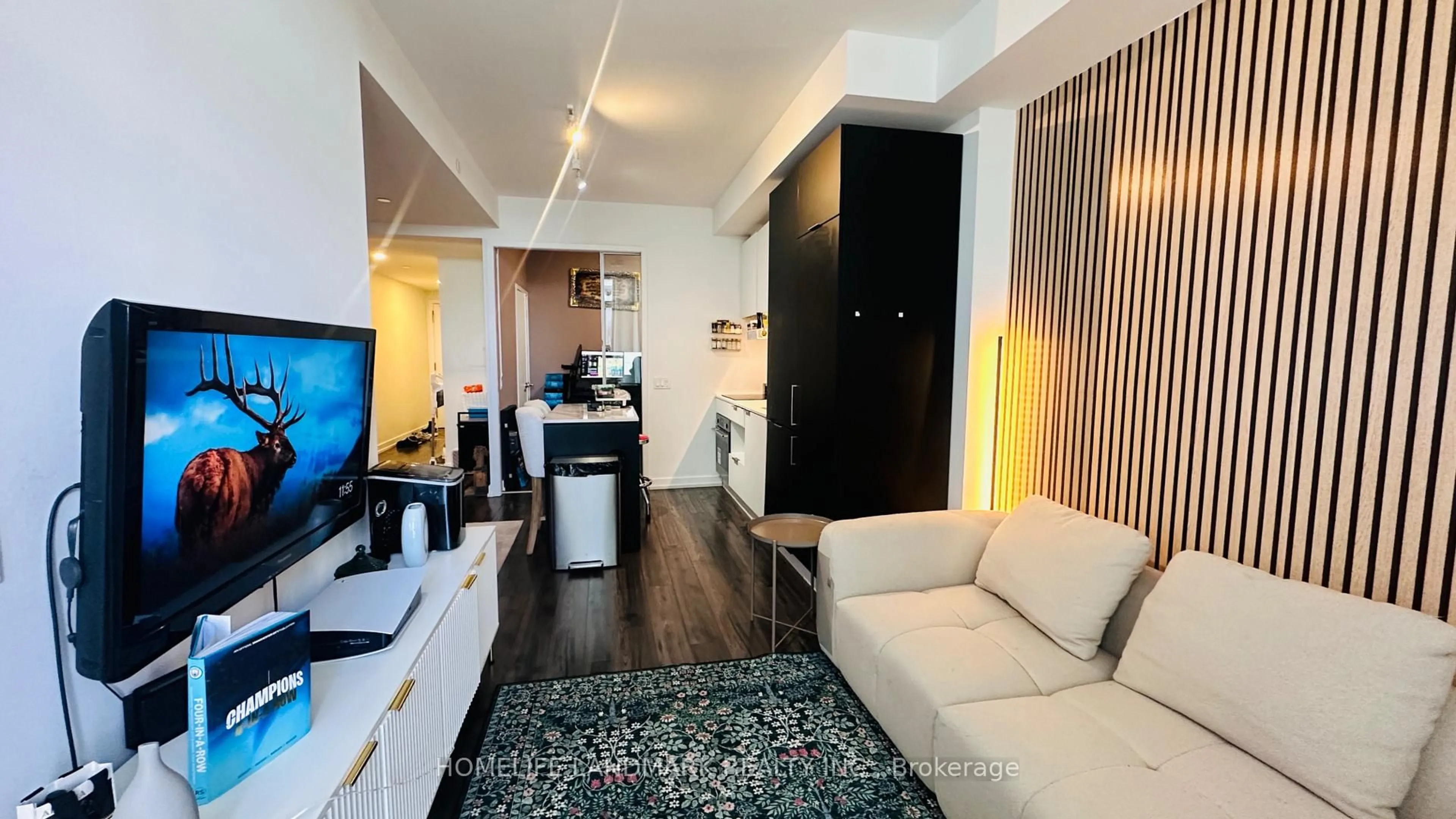 Living room with furniture, unknown for 33 Helendale Ave #601, Toronto Ontario M4R 0A4