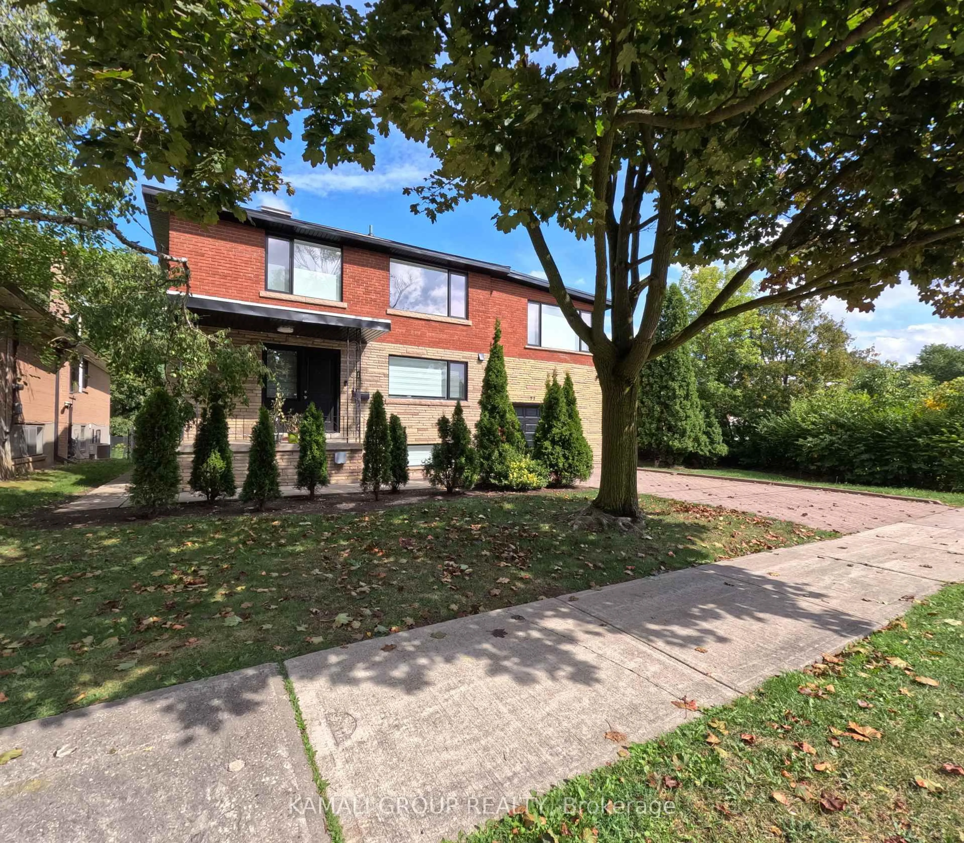 A pic from outside/outdoor area/front of a property/back of a property/a pic from drone, street for 77 Hove St, Toronto Ontario M3H 4Z2