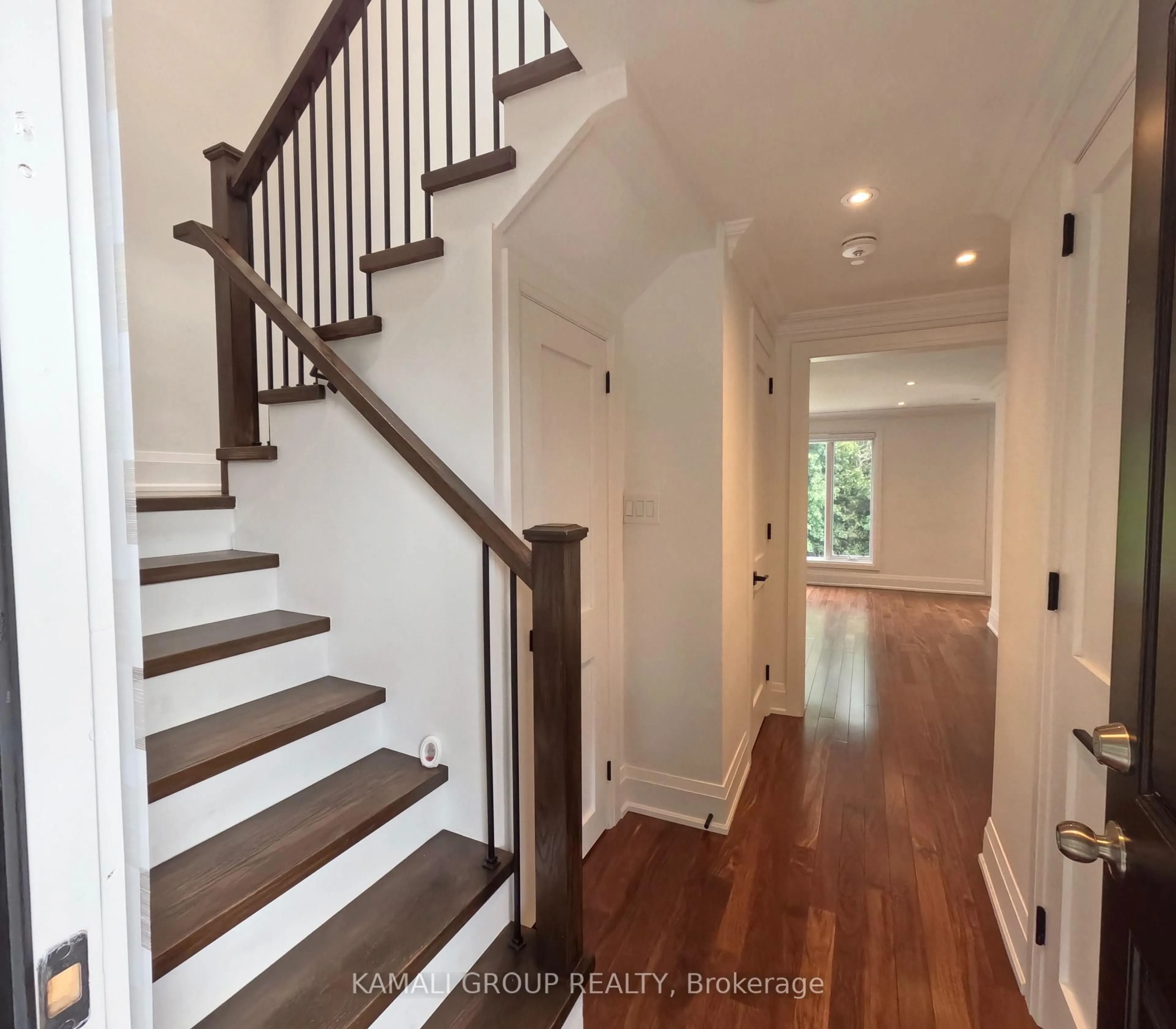 Unknown for 77 Hove St, Toronto Ontario M3H 4Z2