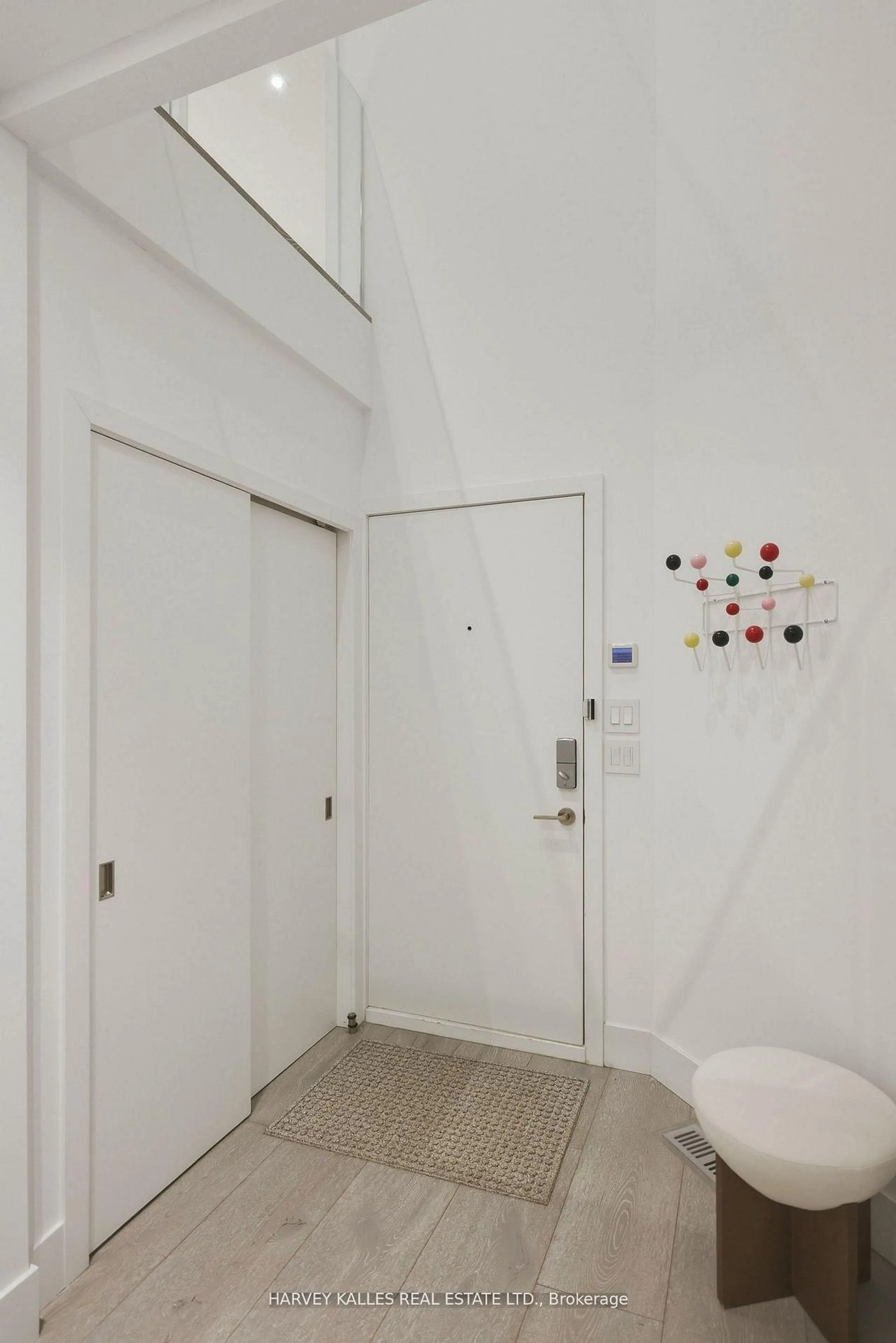 Indoor foyer for 41 Berryman St, Toronto Ontario M5R 1M7