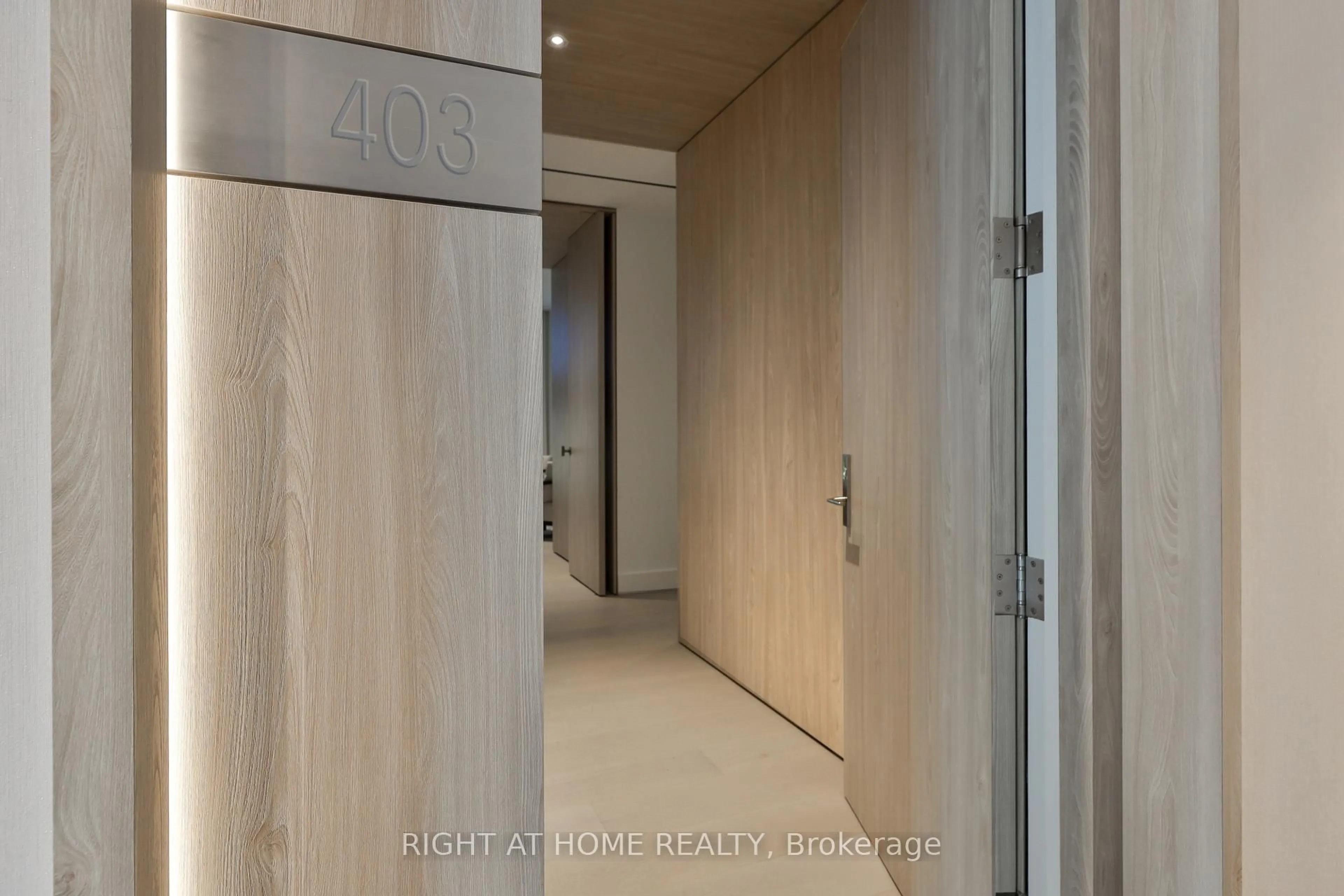 Indoor foyer for 1 Roxborough St #403, Toronto Ontario M4W 2L4