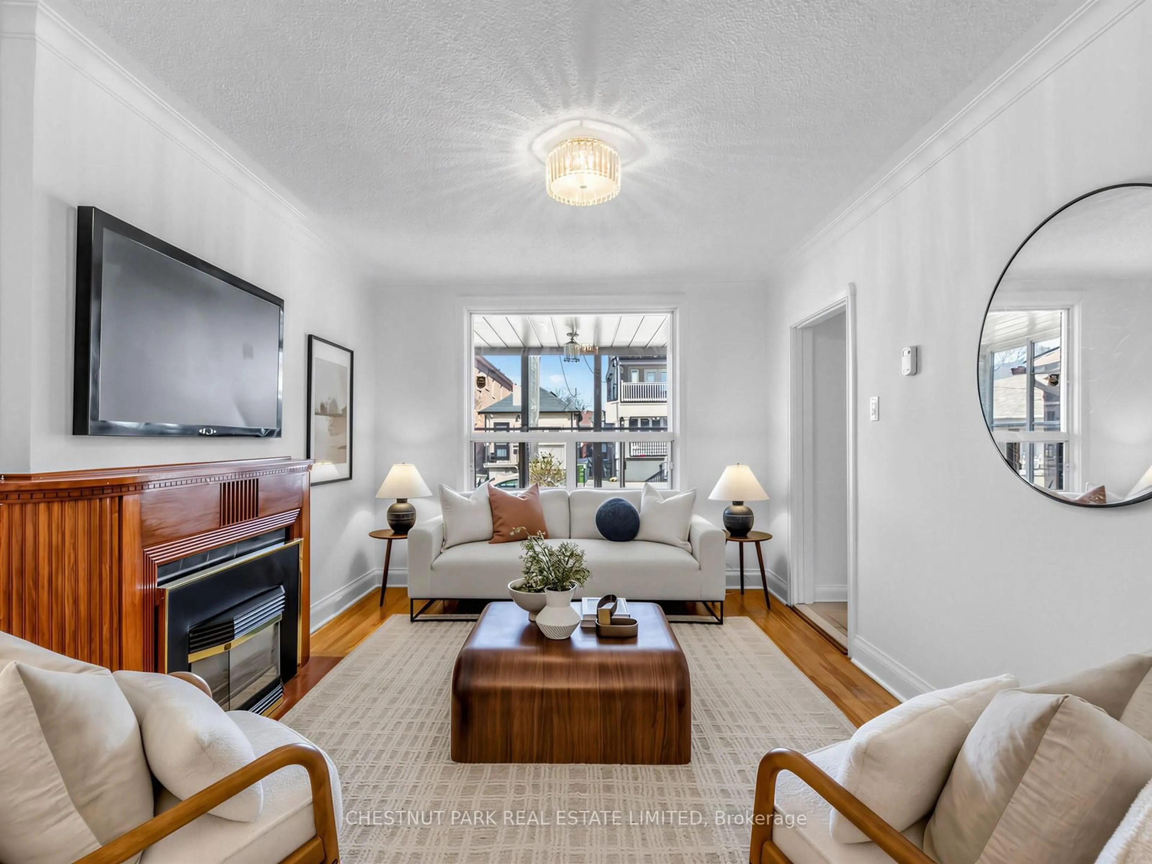 Living room with furniture, unknown for 27 Amherst Ave, Toronto Ontario M6E 1Z2