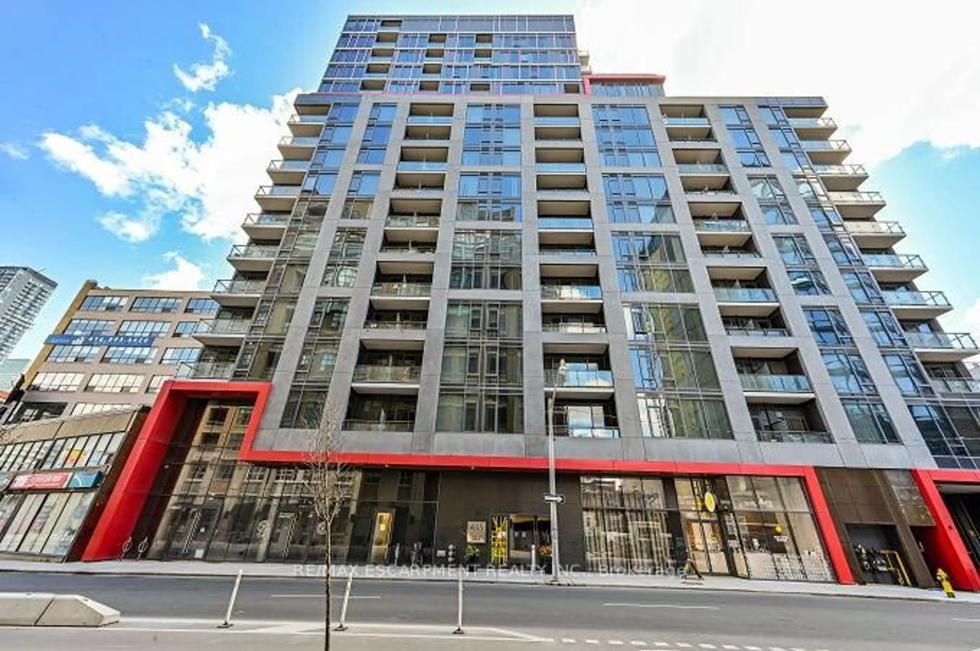 Indoor foyer for 435 Richmond St #714, Toronto Ontario M4V 3S6