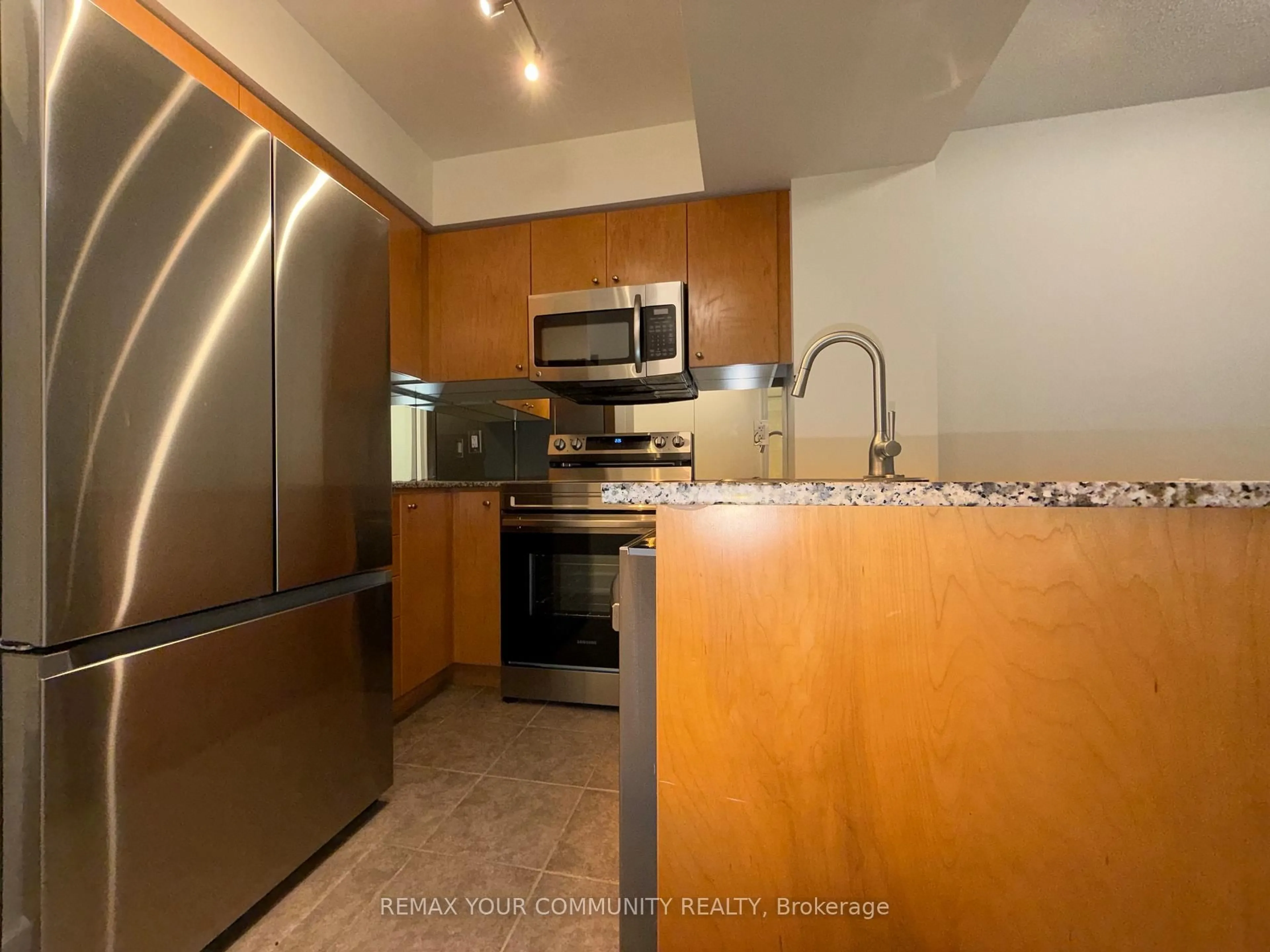 Standard kitchen, unknown for 8 Scollard St #606, Toronto Ontario M5R 1M2