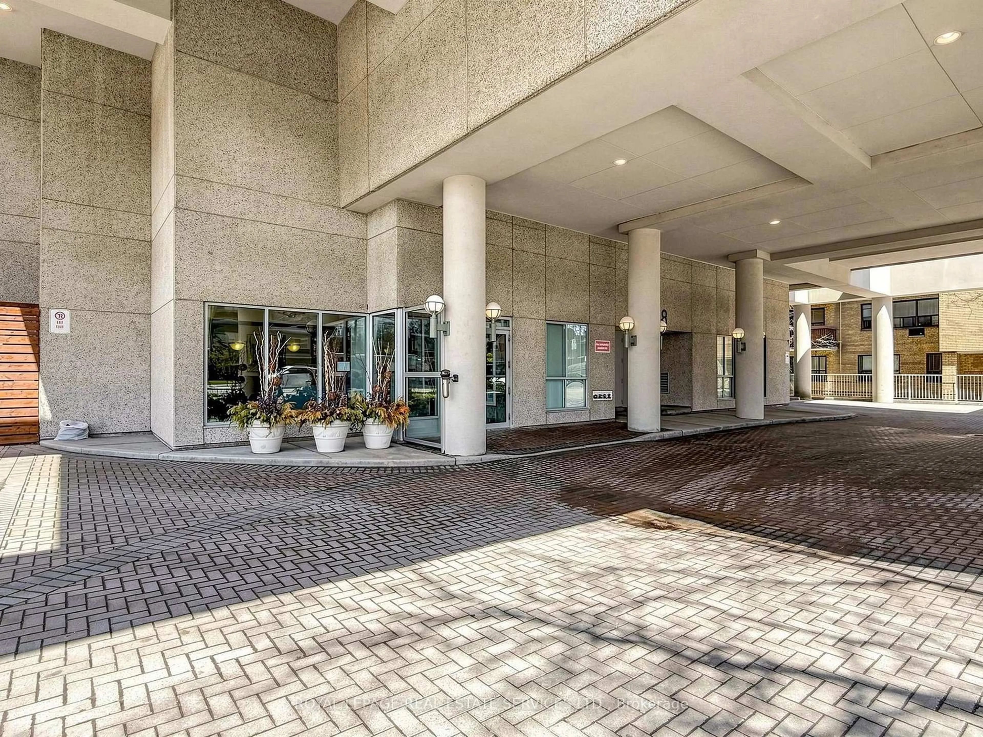 Unknown for 398 Eglinton Ave #203, Toronto Ontario M4P 3H8