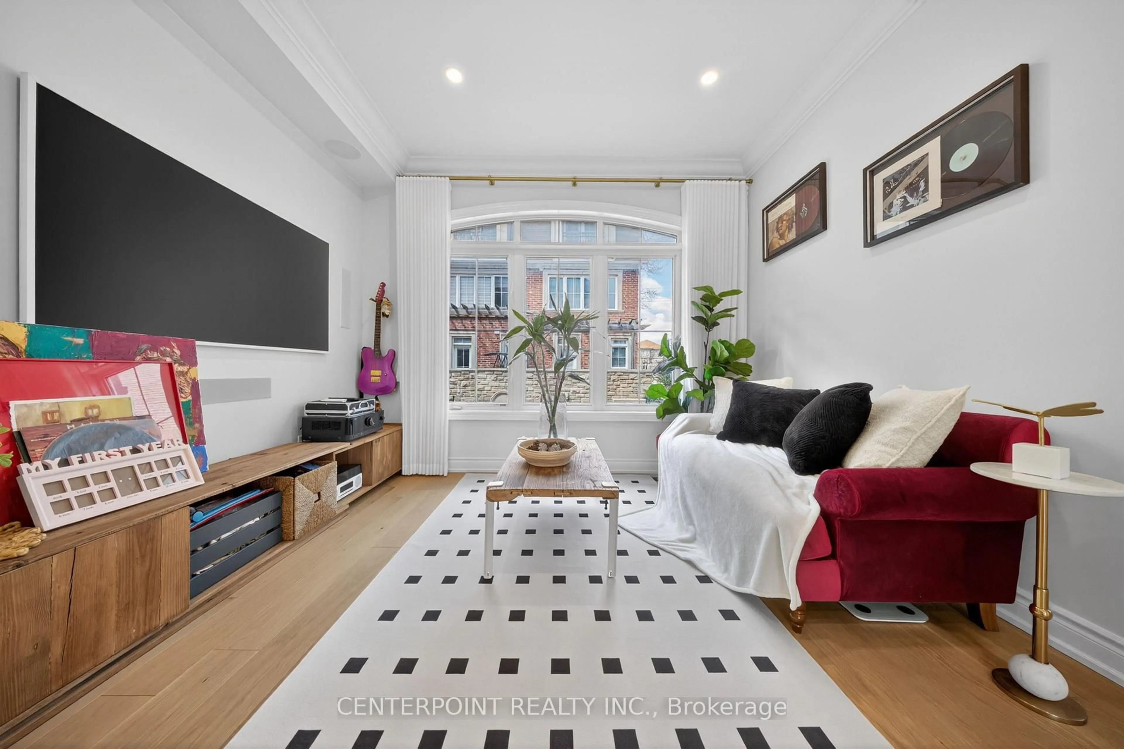 Living room with furniture, unknown for 27 Slingsby Lane, Toronto Ontario M2N 0H7