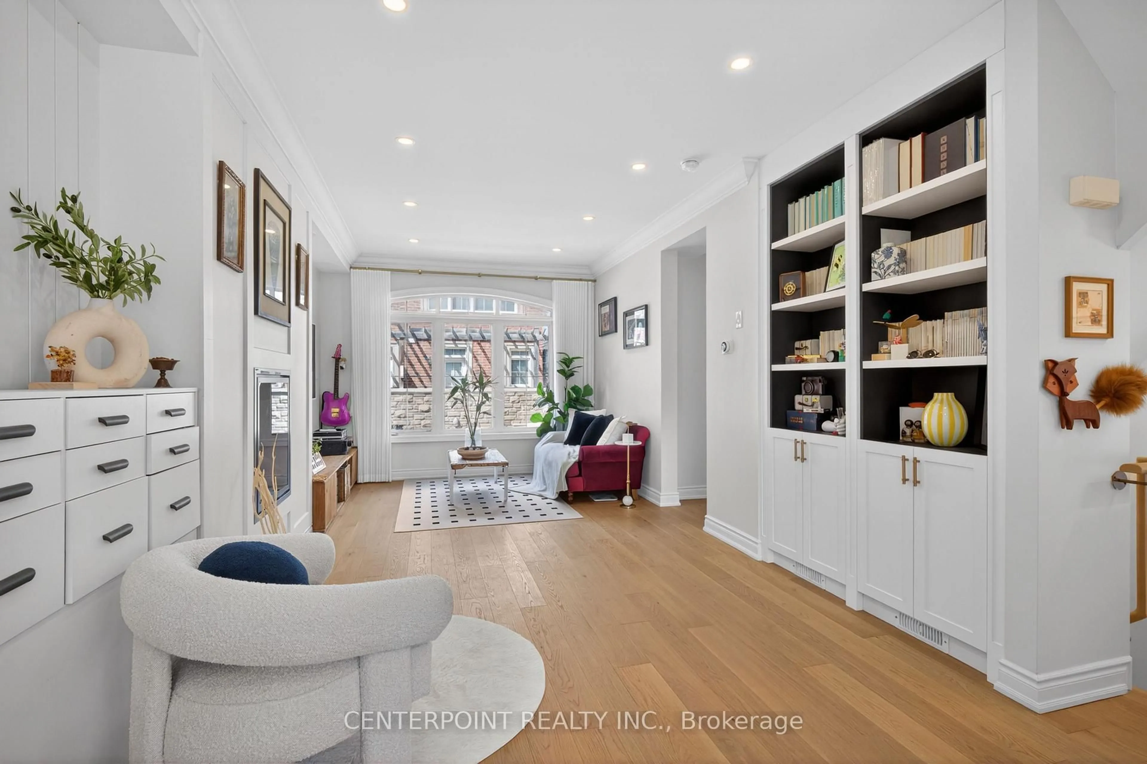 Indoor entryway for 27 Slingsby Lane, Toronto Ontario M2N 0H7