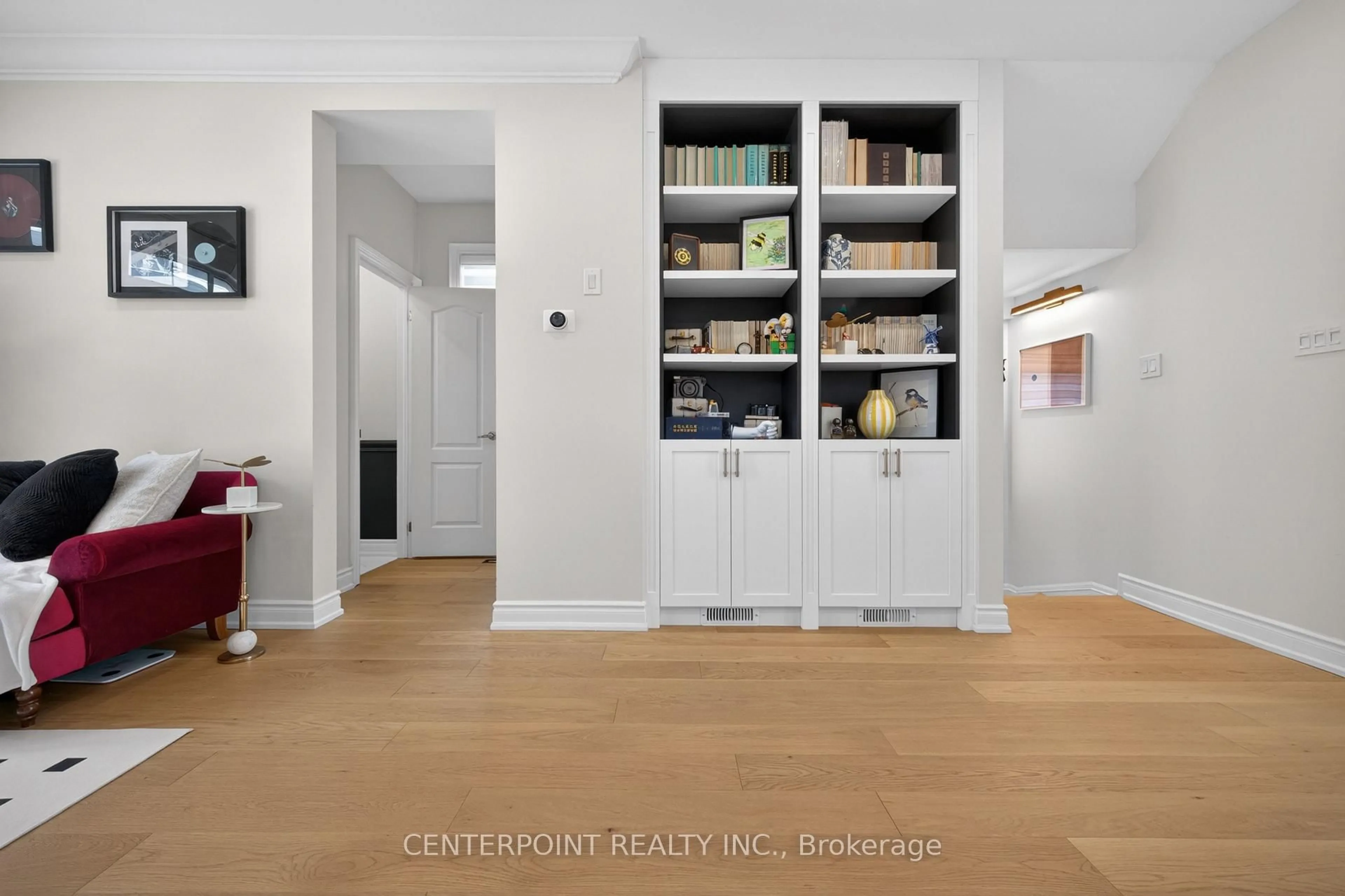 Indoor entryway for 27 Slingsby Lane, Toronto Ontario M2N 0H7