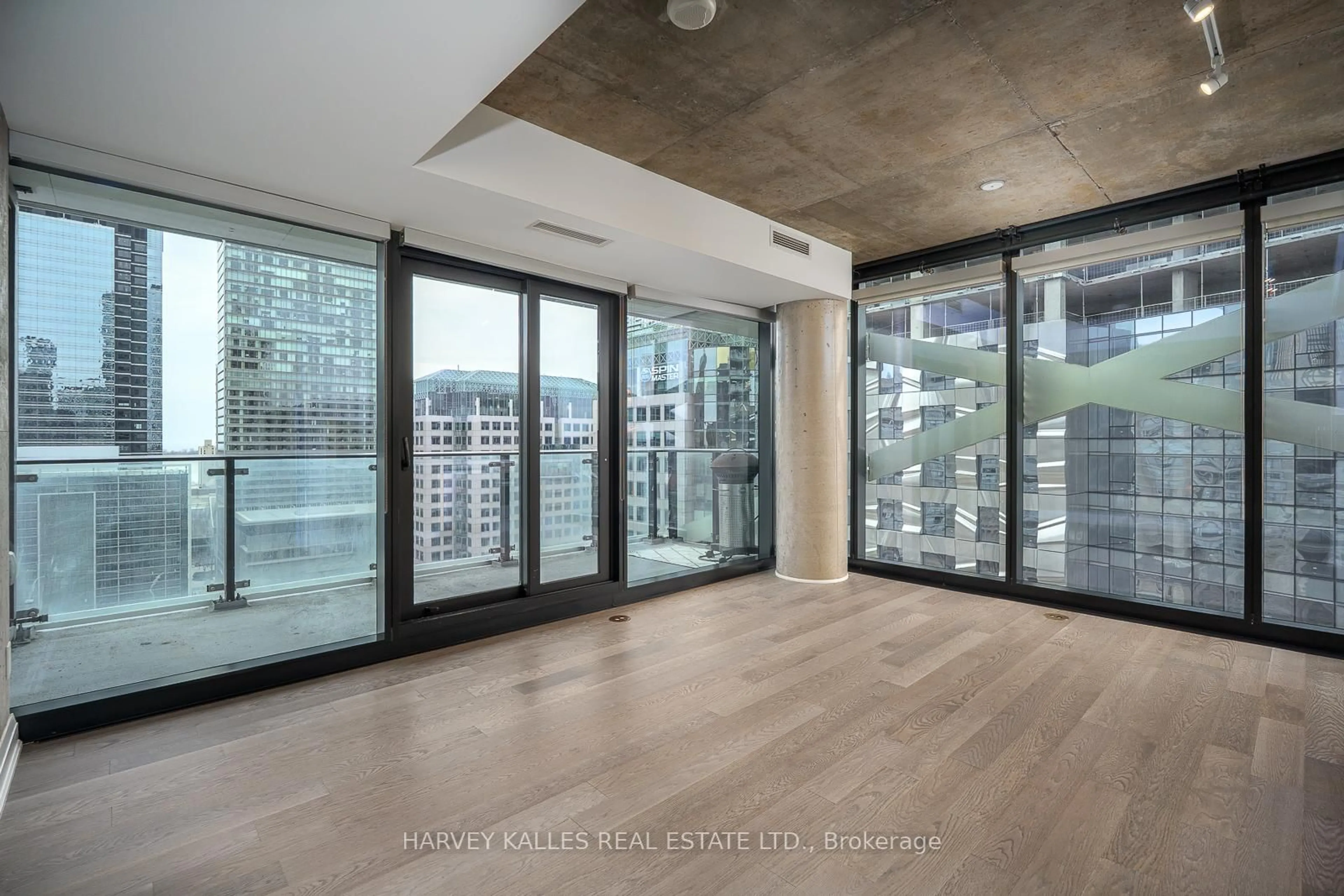 Indoor foyer for 224 King St #1507, Toronto Ontario M5H 0A6