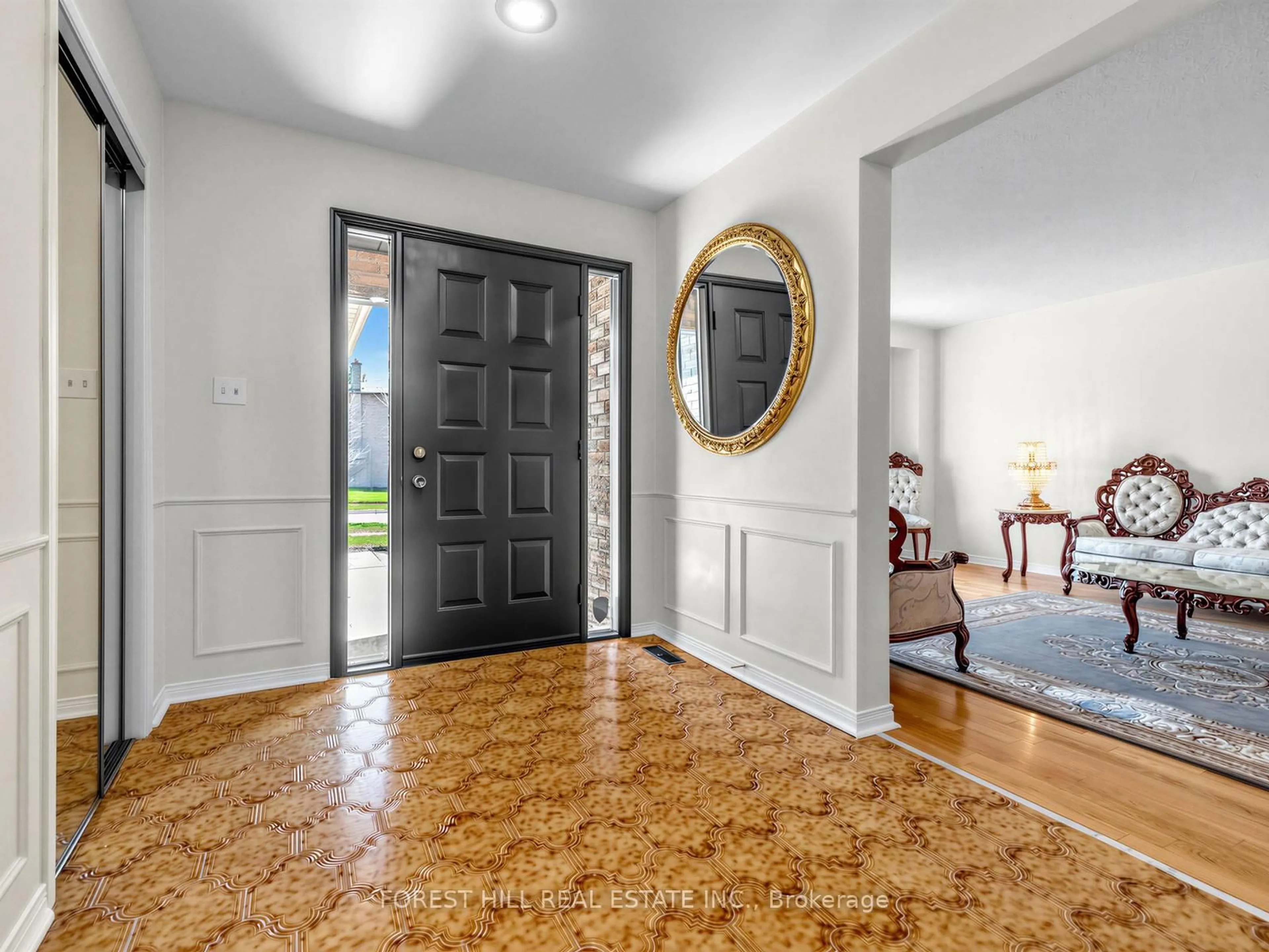 Indoor entryway for 32 Saddletree Dr, Toronto Ontario M2H 3L3