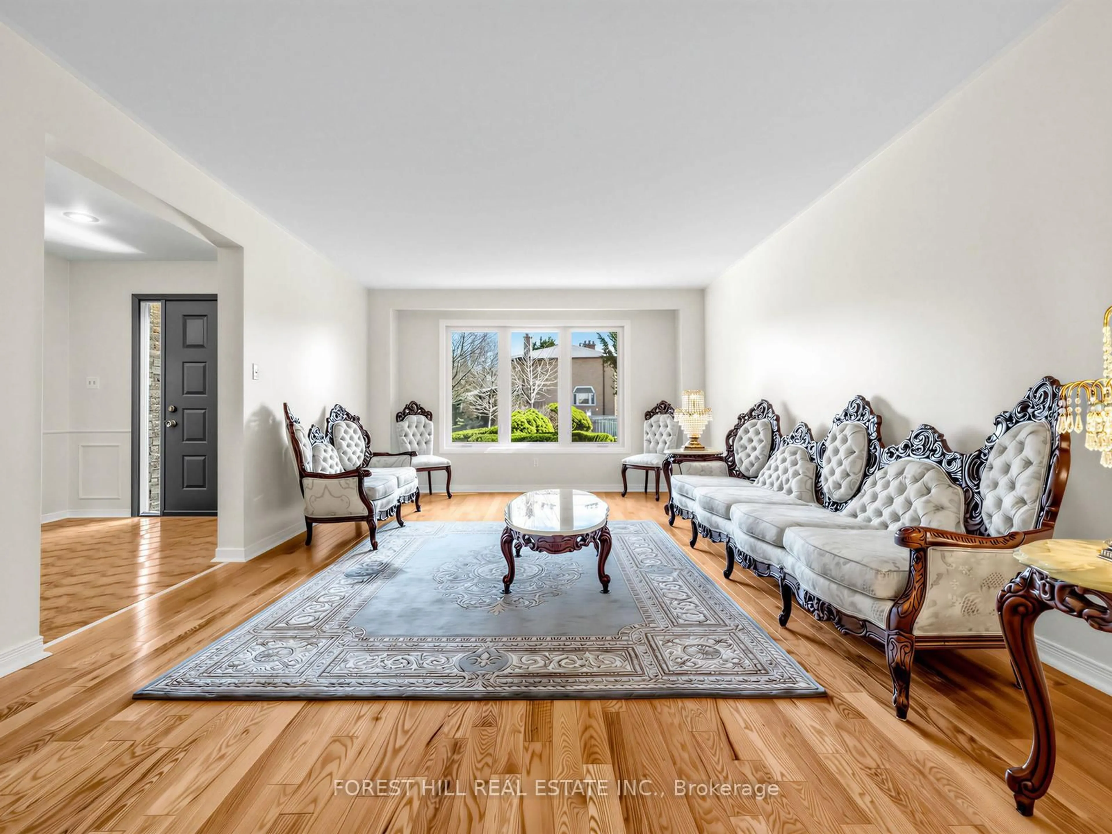 Living room with furniture, unknown for 32 Saddletree Dr, Toronto Ontario M2H 3L3