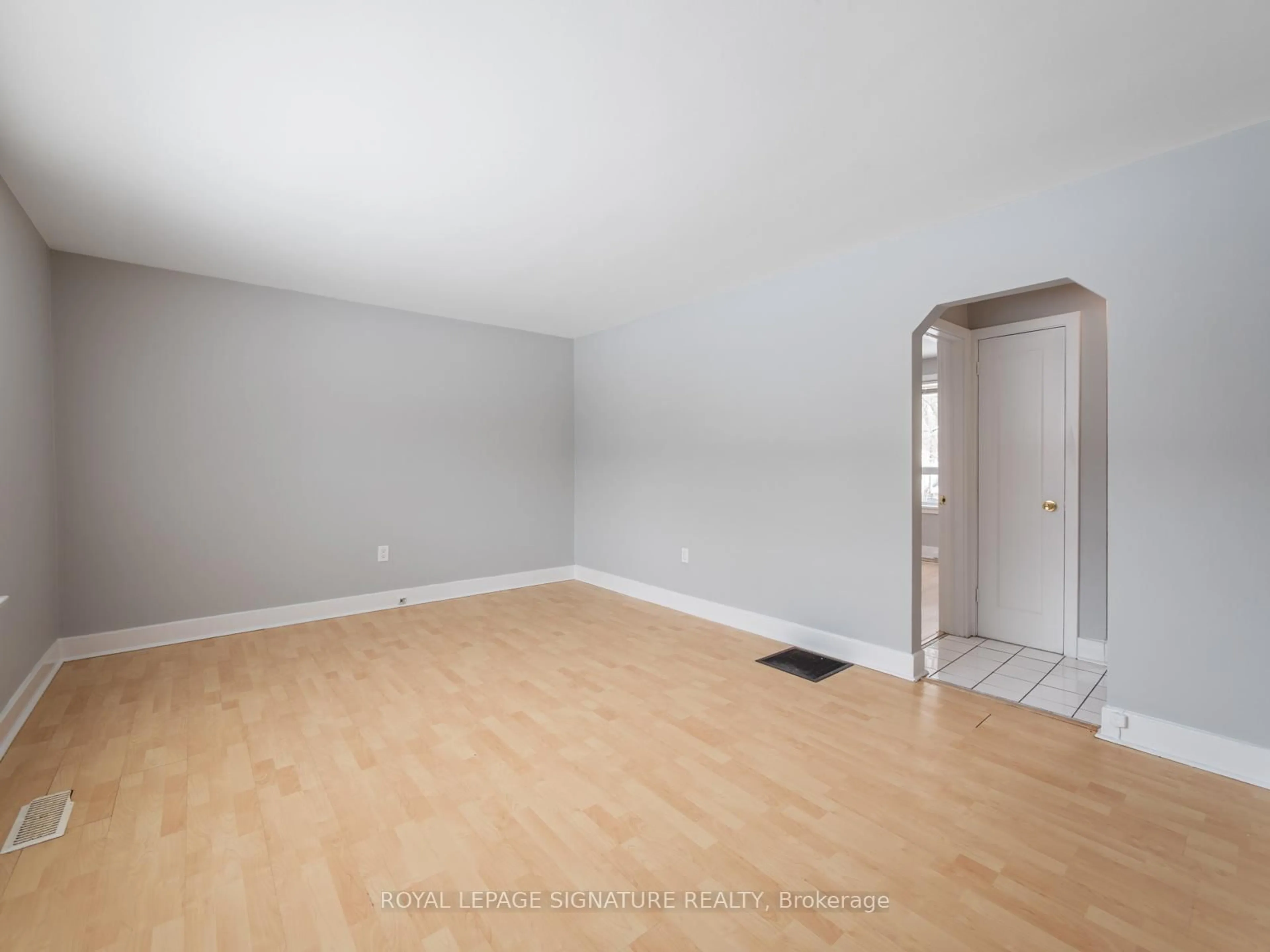A pic of a room for 27 King High Ave, Toronto Ontario M3H 3A8