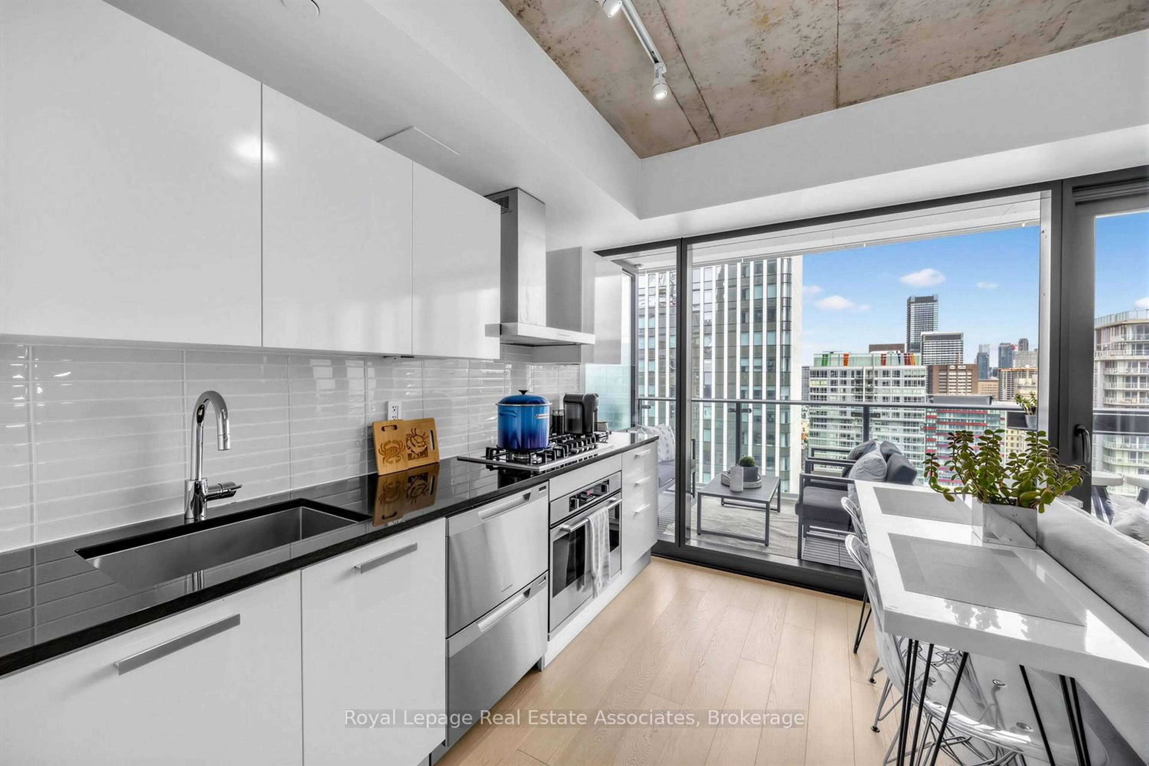 Standard kitchen, unknown for 224 King St #3102, Toronto Ontario M5H 0A6