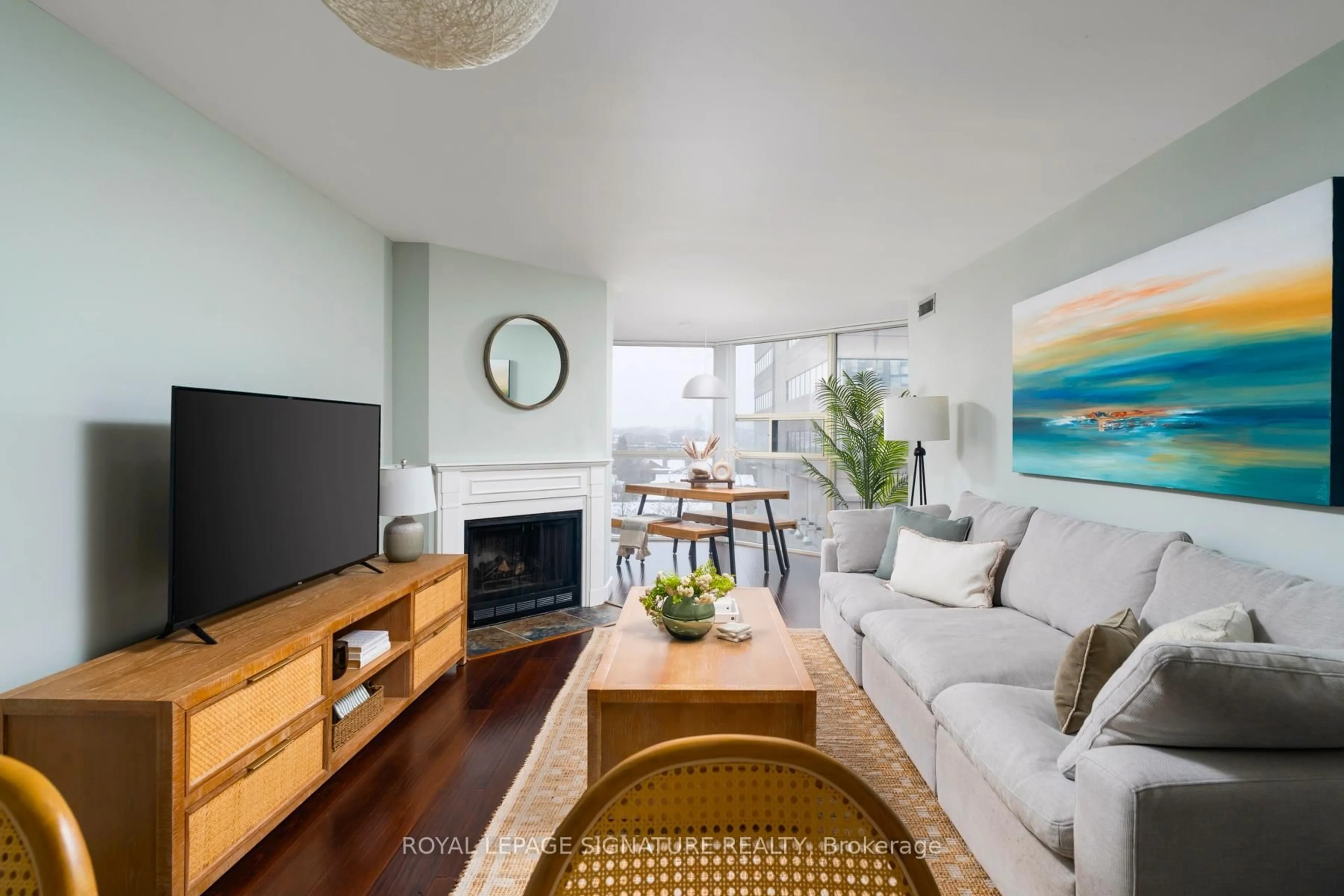 Living room with furniture, unknown for 725 King St #903, Toronto Ontario M5V 2W9