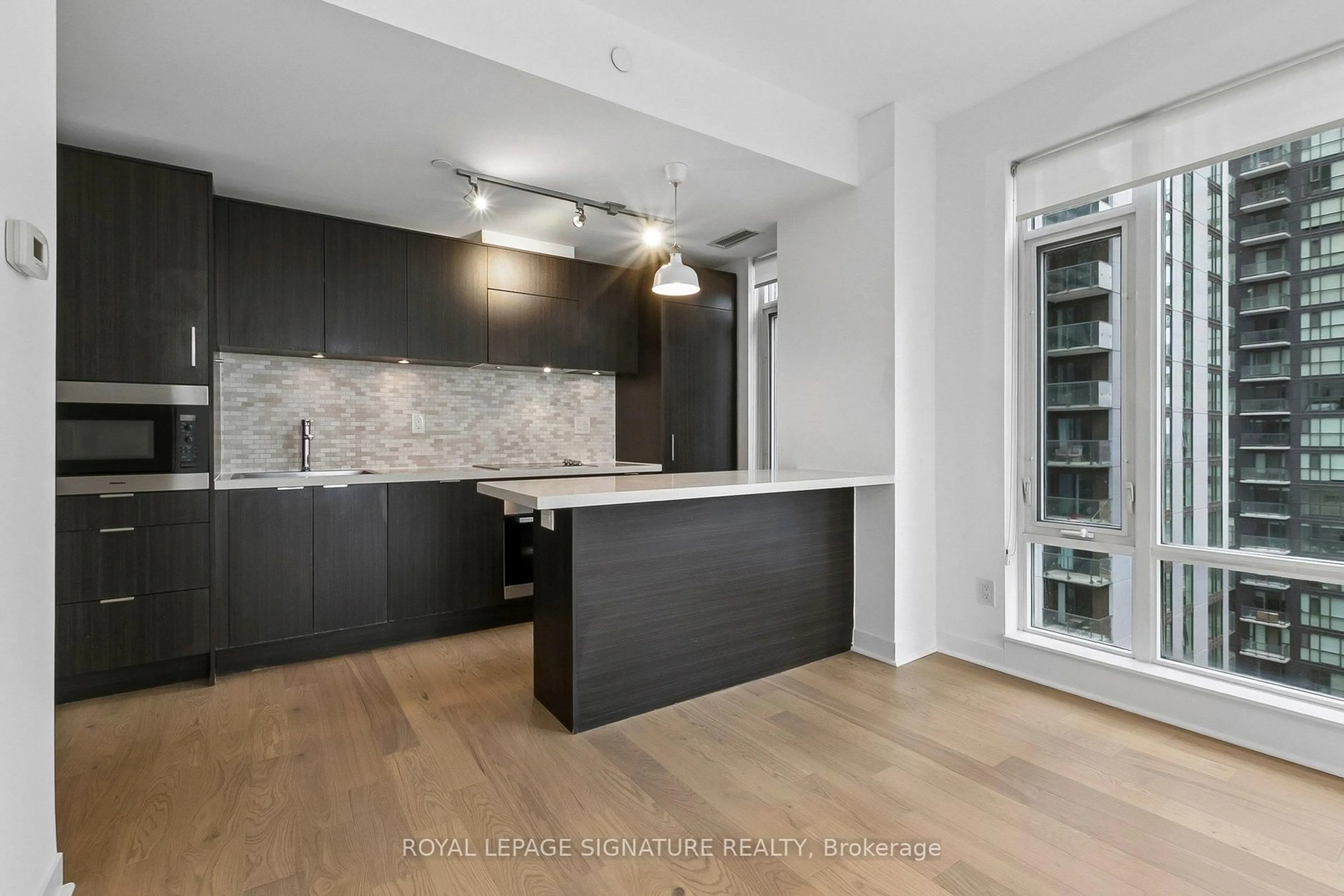 Open concept kitchen, unknown for 21 Widmer St #2202, Toronto Ontario M5V 0B8