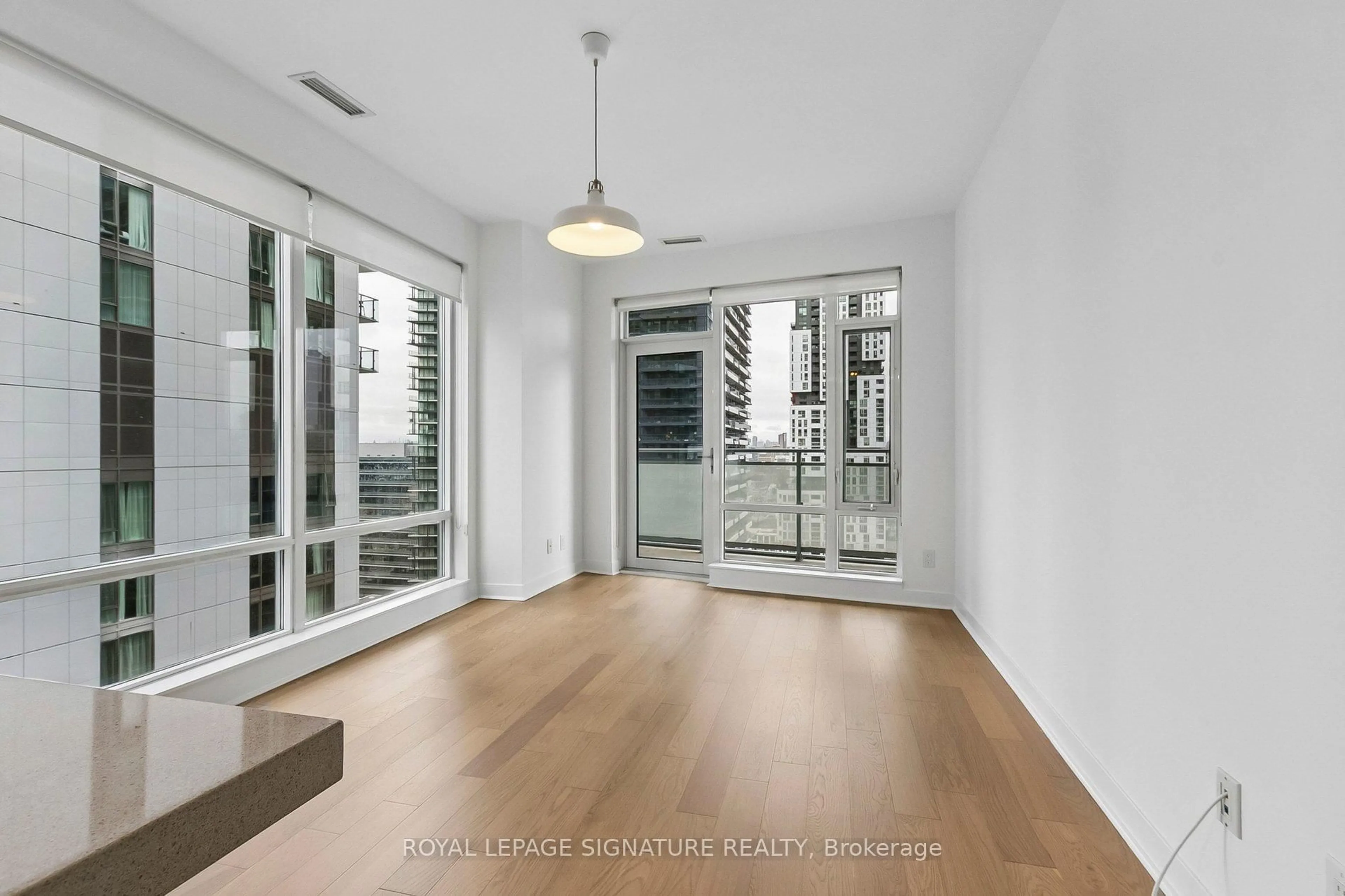 Unknown for 21 Widmer St #2202, Toronto Ontario M5V 0B8