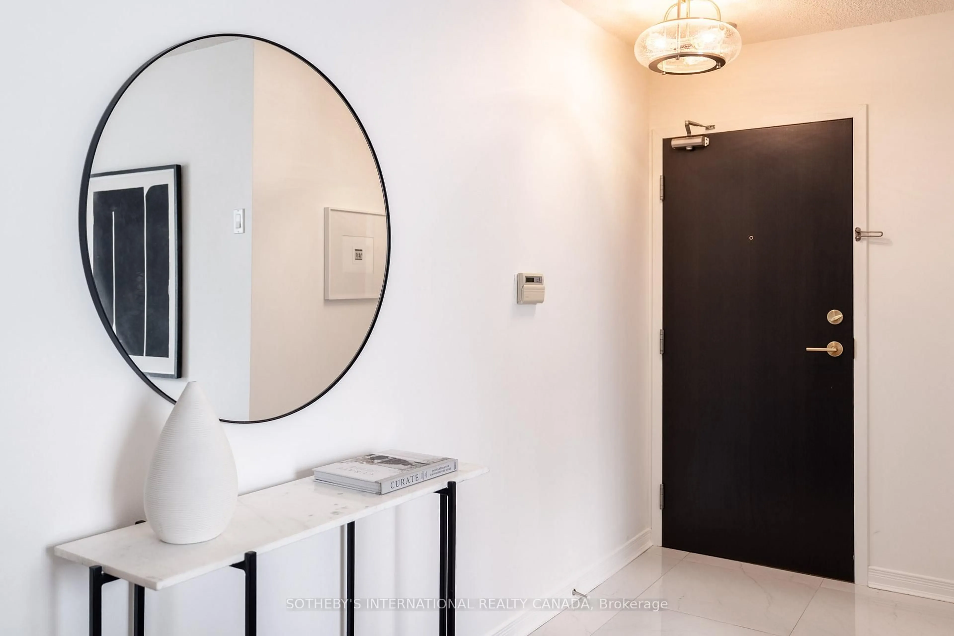 Indoor entryway for 230 King St #1105, Toronto Ontario M5A 1K5